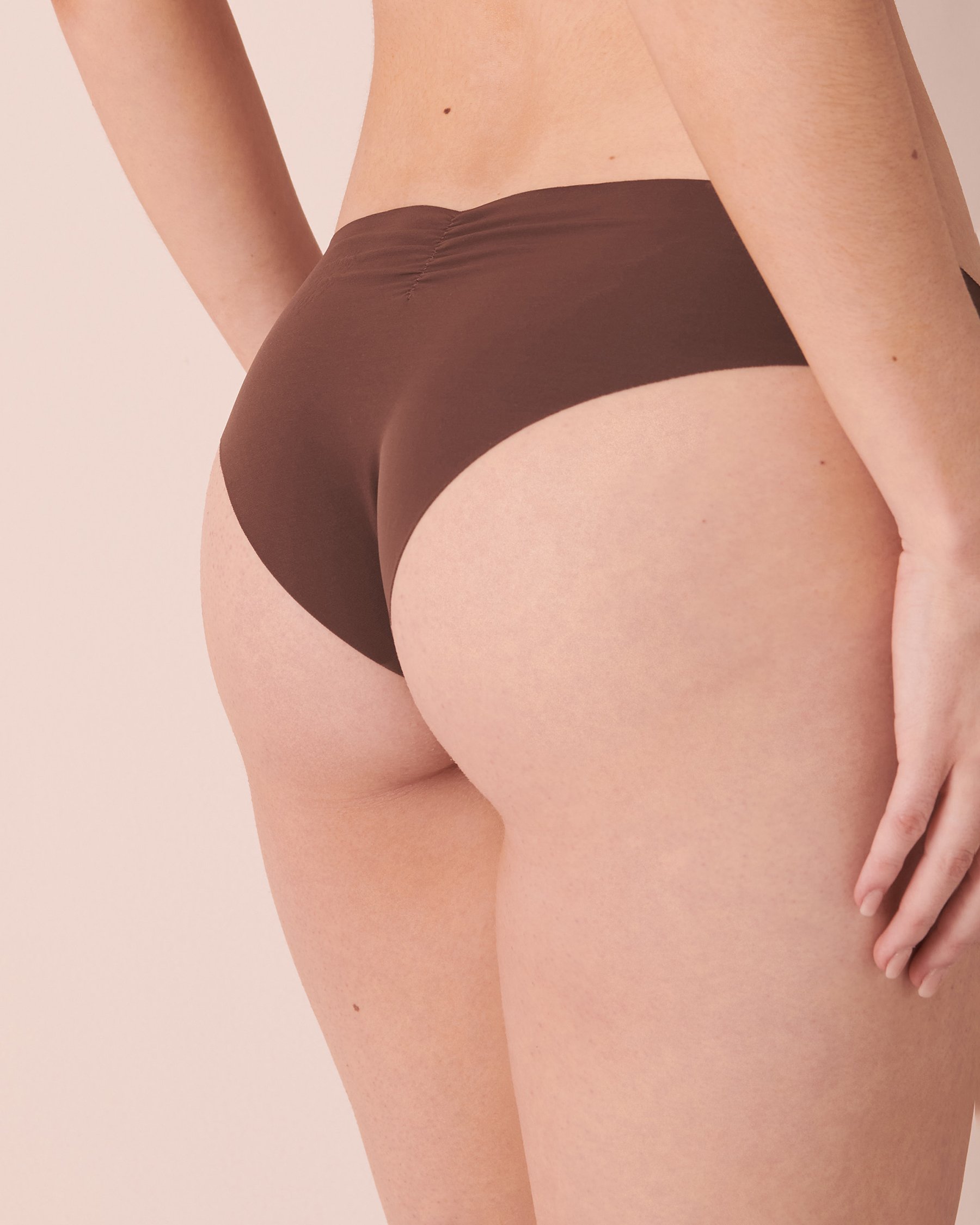 LA VIE EN ROSE Microfiber No-show Cheeky Panty Smooth coffee 20200324 - View2