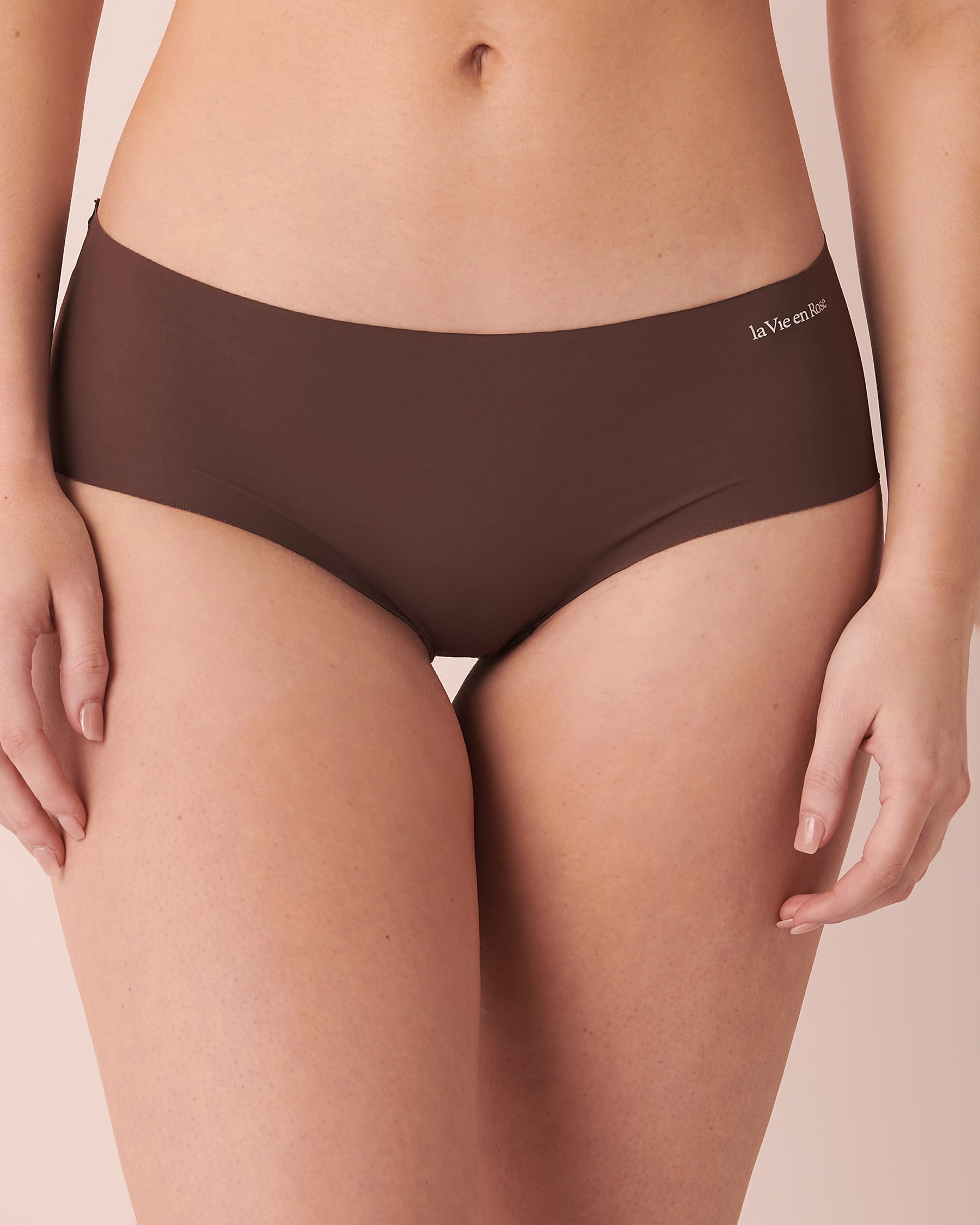 LA VIE EN ROSE Microfiber No-show Hiphugger Panty Smooth coffee 20200325 - View1