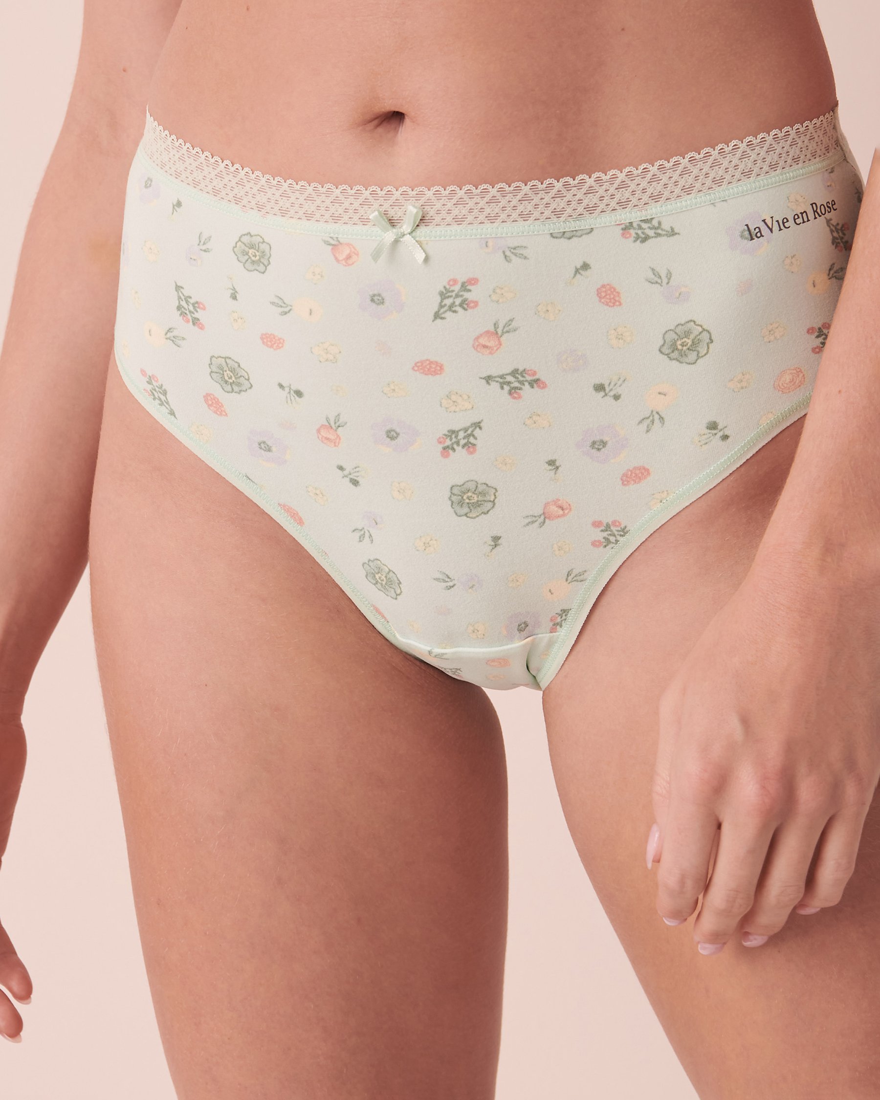 LA VIE EN ROSE Culotte bikini taille haute ultra douce détails de dentelle Fleurs sauvages vertes 20100288 - View1