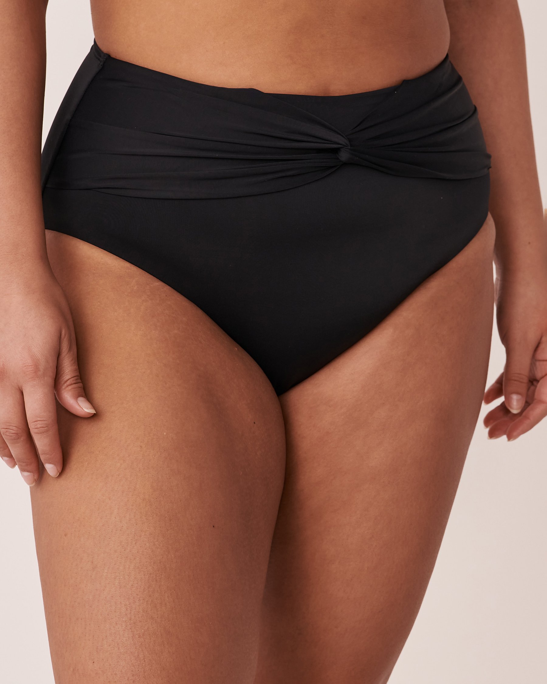 LA VIE EN ROSE AQUA SOLID Twisted High Waist Bikini Bottom Black 70300403 - View1