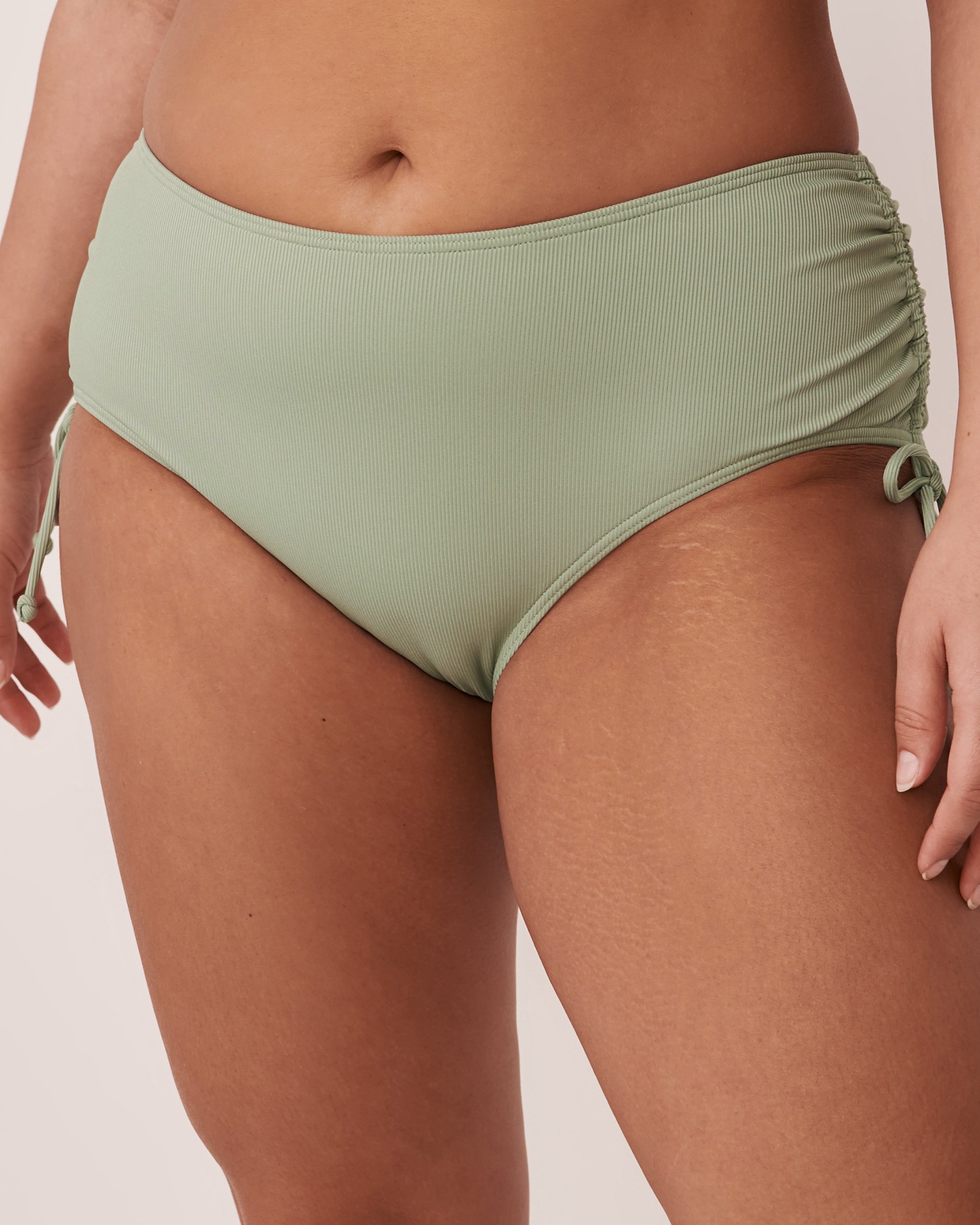 LA VIE EN ROSE AQUA Bas de bikini taille mi-haute en fibres recyclées LILYPAD Sauge 70300371 - View5
