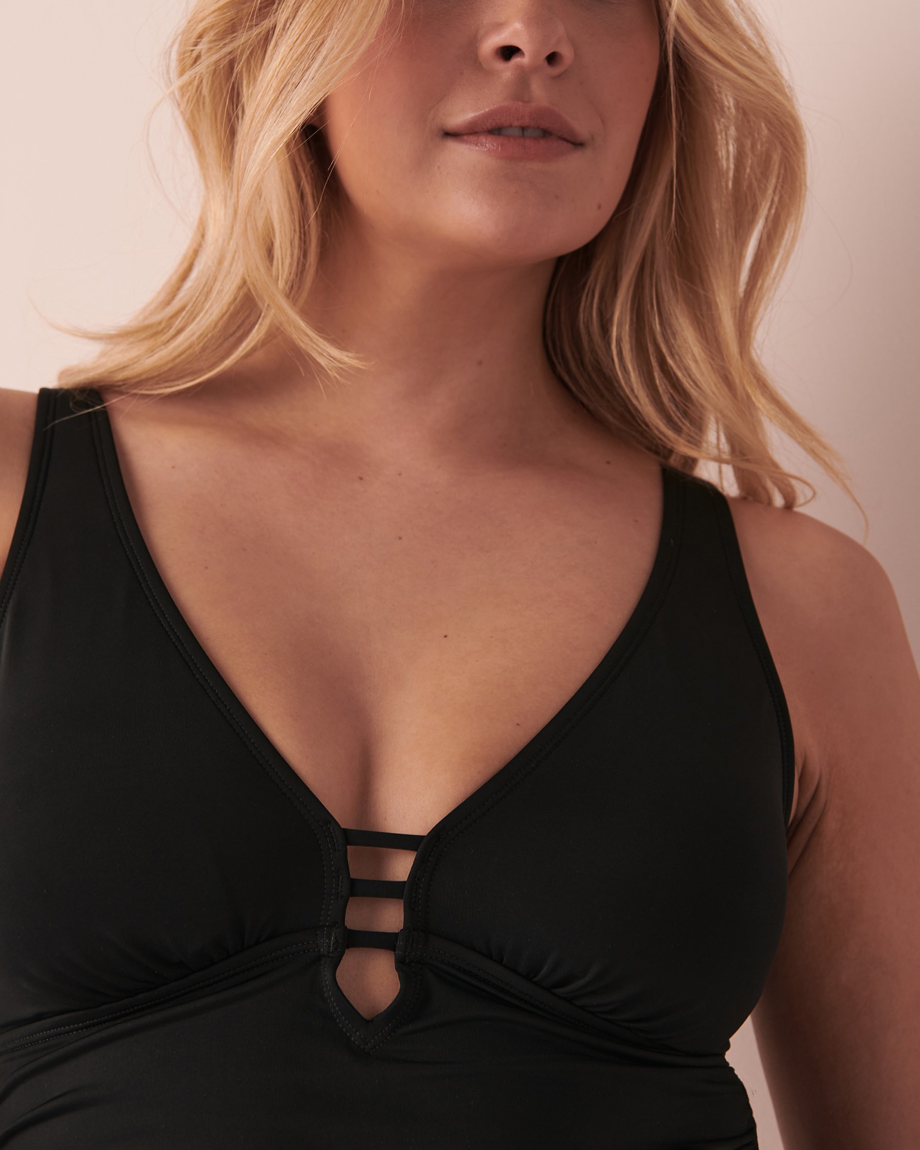 LA VIE EN ROSE AQUA SOLID Shirred Tankini Top Black 70100436 - View3