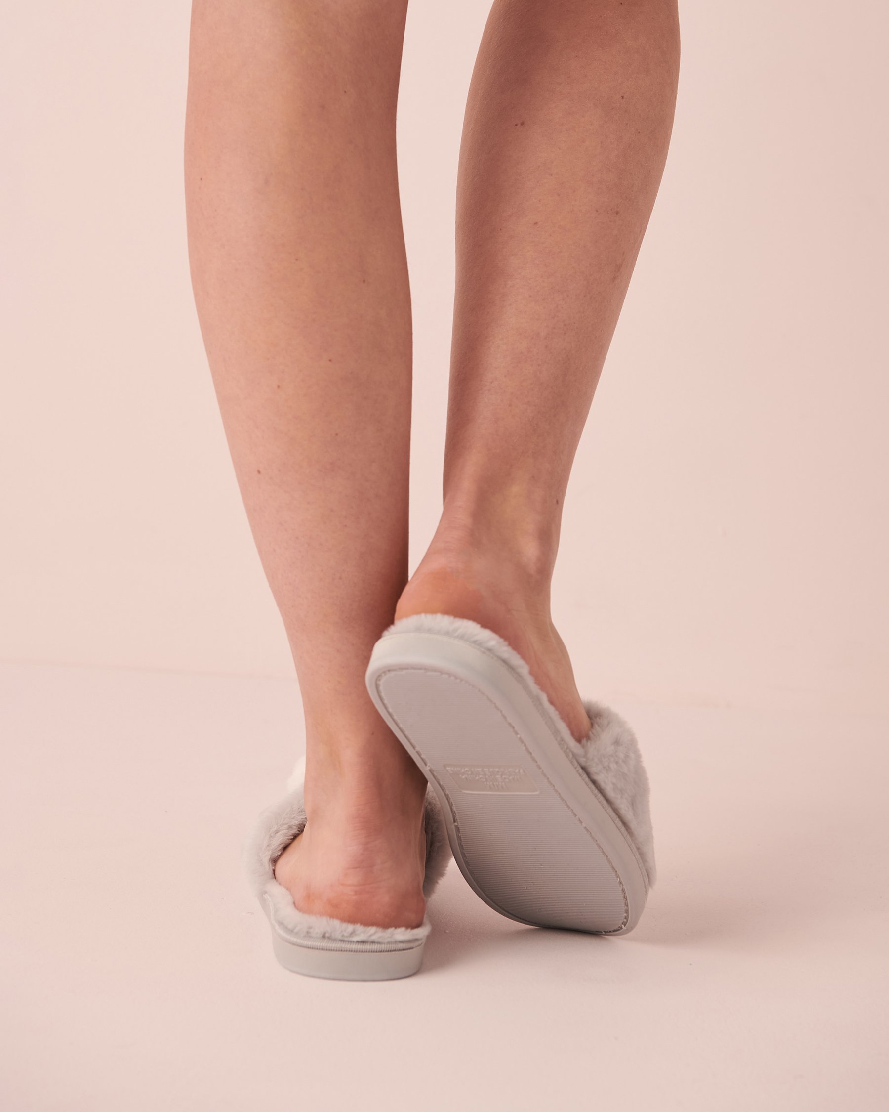 LA VIE EN ROSE Pantoufles mules ouvertes en mousse mémoire Charbon 40700266 - Voir2