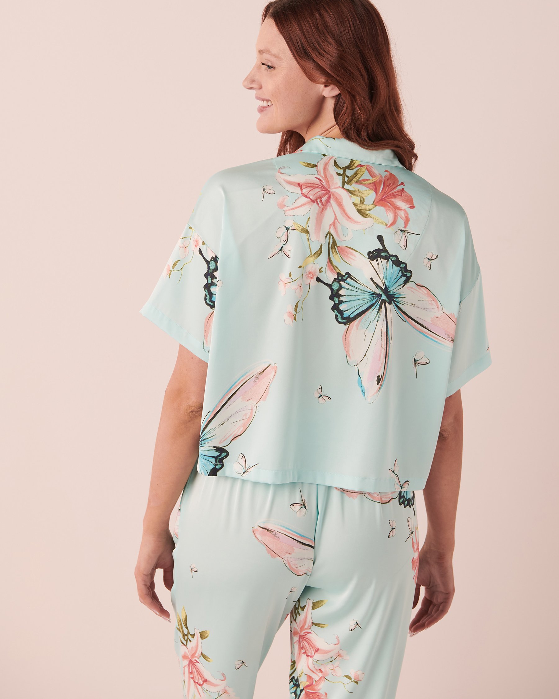 LA VIE EN ROSE Satin Crop Button-down Shirt Flourishing 60100062 - View2