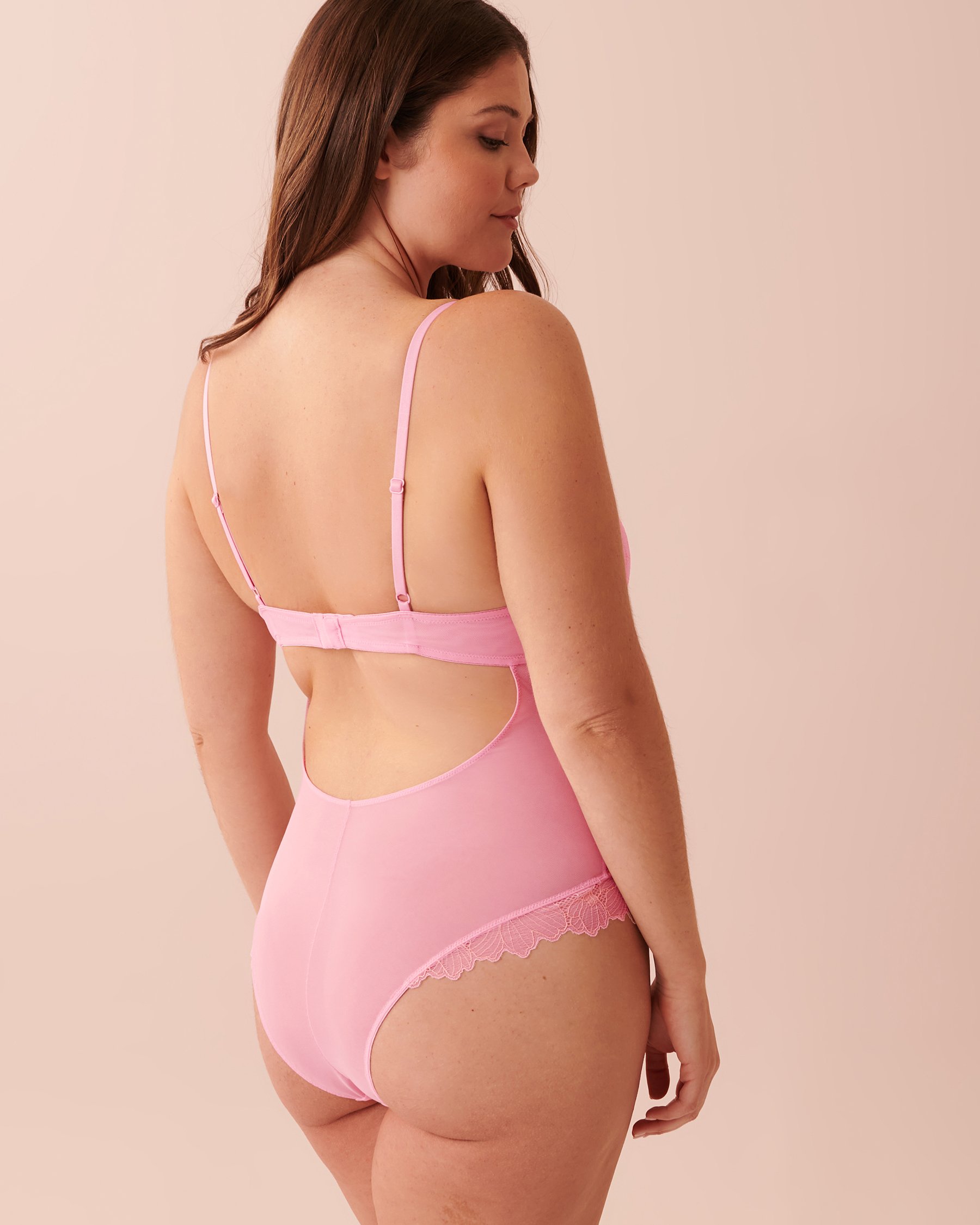 LA VIE EN ROSE Combiné dos ouvert en dentelle et résille Lilas éclatant 60300058 - Voir2