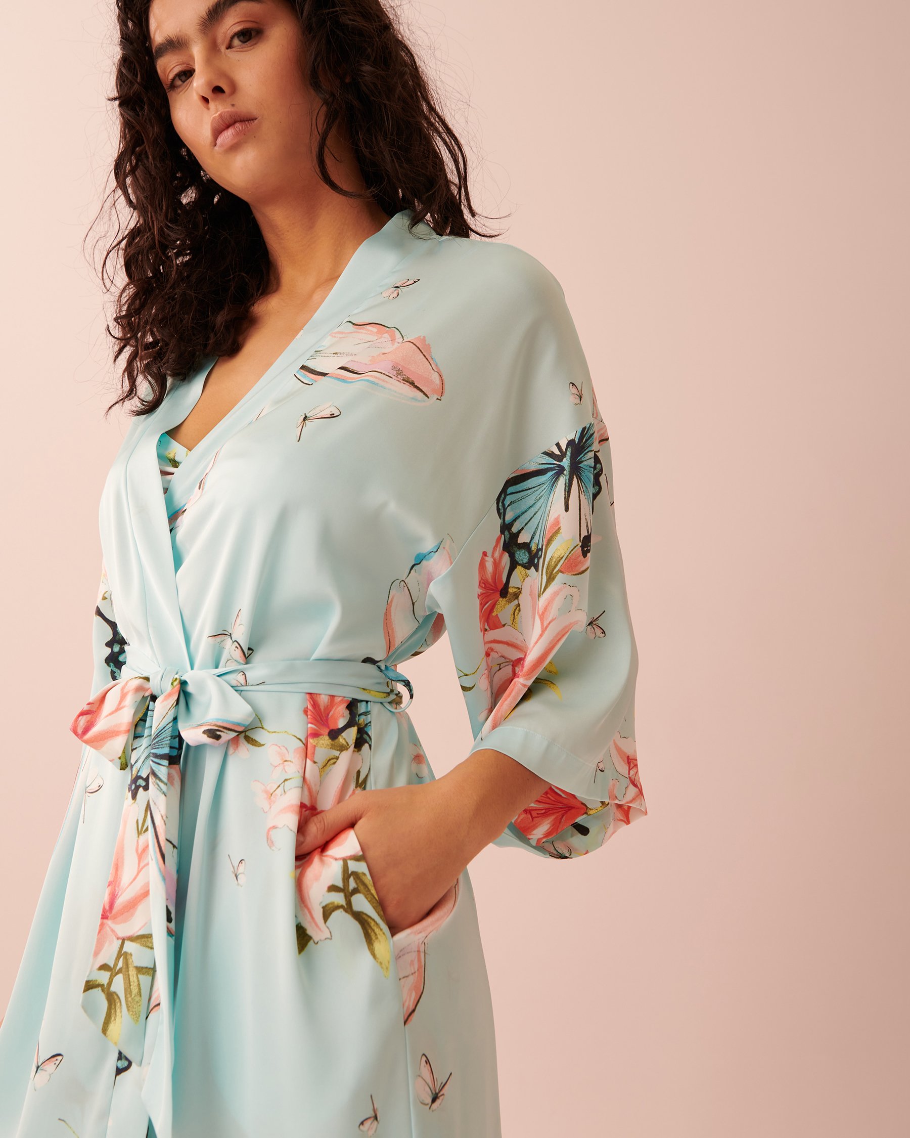 LA VIE EN ROSE Satin Kimono Flourishing 60600049 - View2