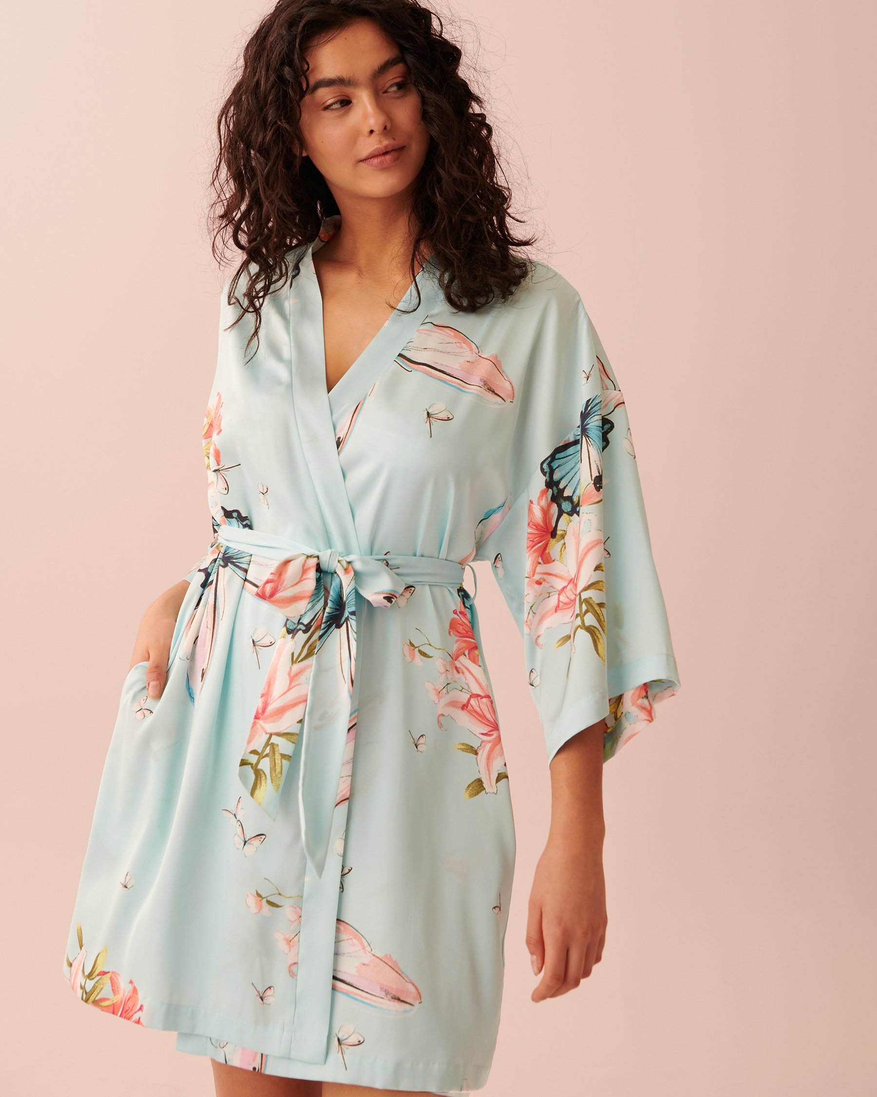 LA VIE EN ROSE Satin Kimono Flourishing 60600049 - View4
