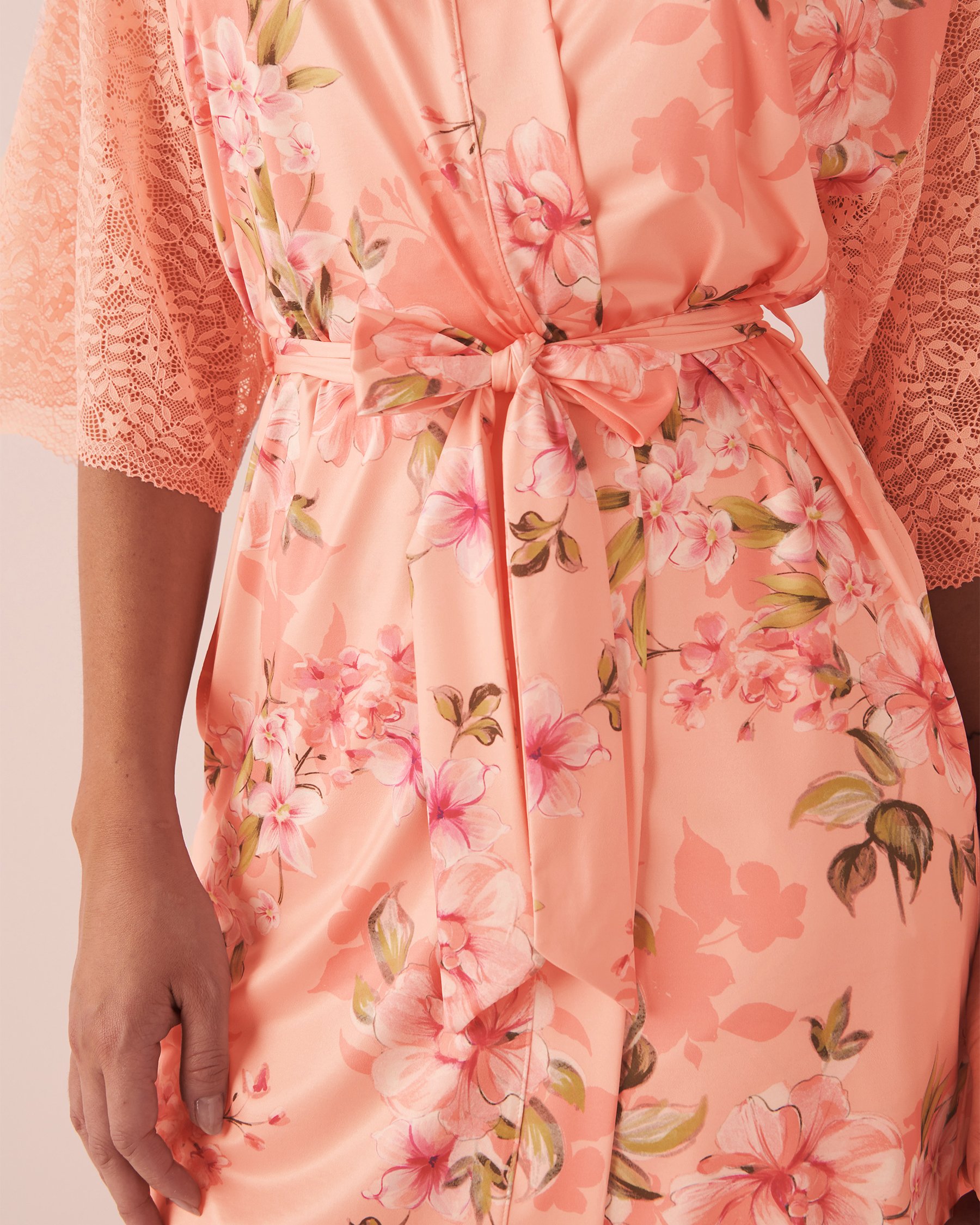 LA VIE EN ROSE Kimono détail de dentelle en fibres recyclées Floral pêche 60600050 - Voir4