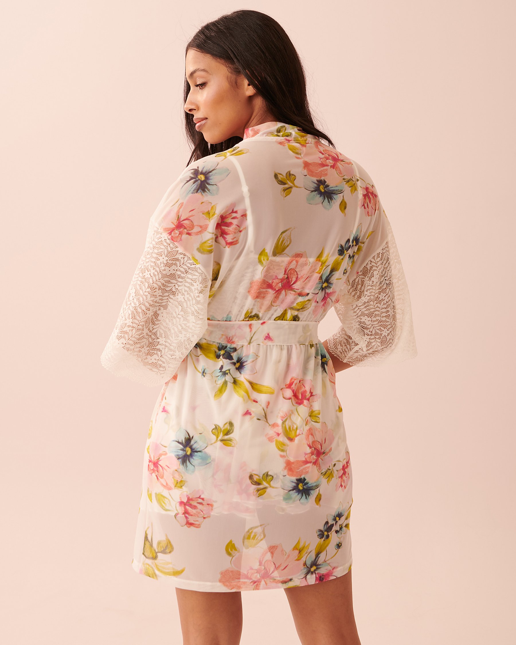 LA VIE EN ROSE Kimono en résille et dentelle Floral blanc 60600051 - Voir3