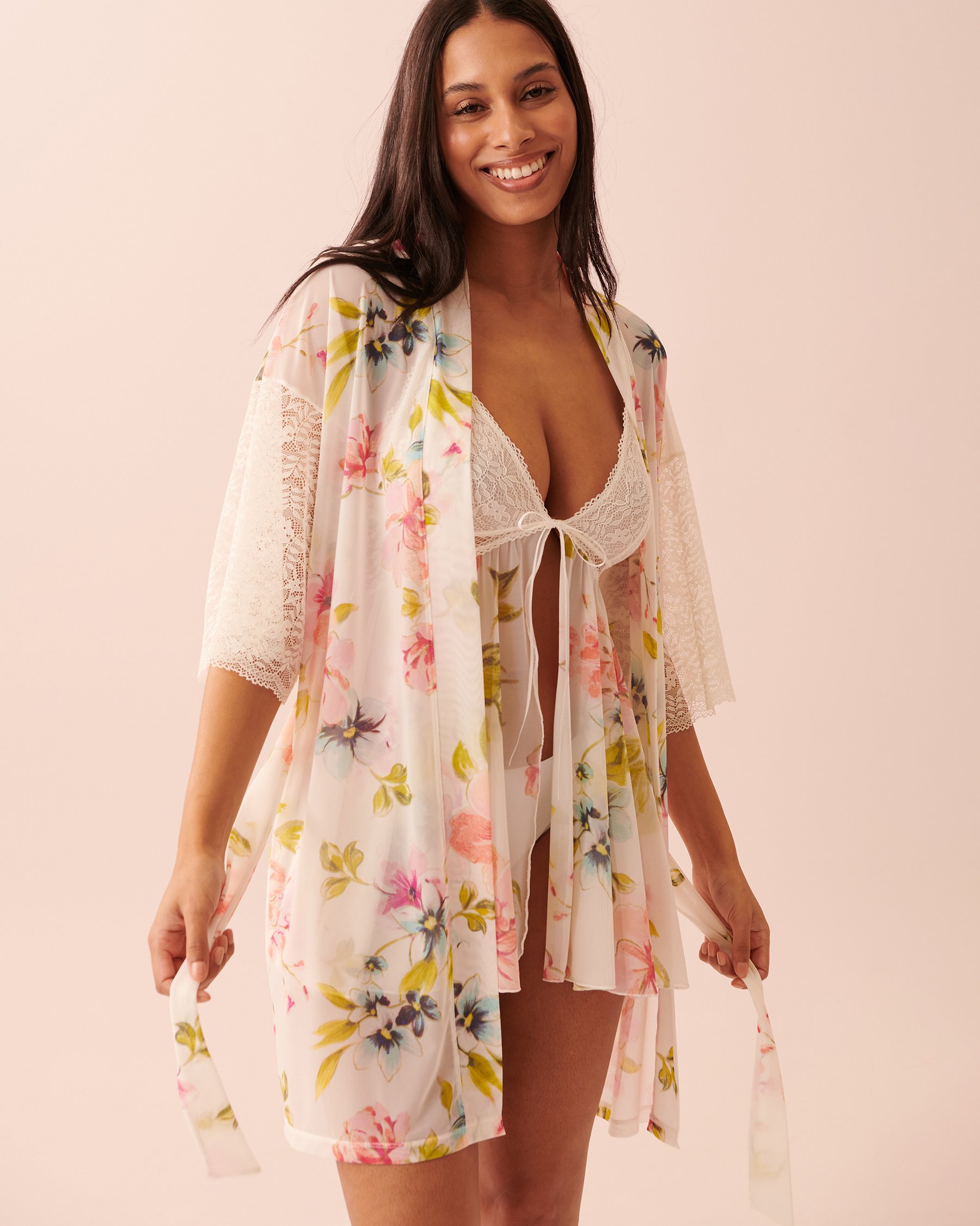 LA VIE EN ROSE Kimono en résille et dentelle Floral blanc 60600051 - Voir4