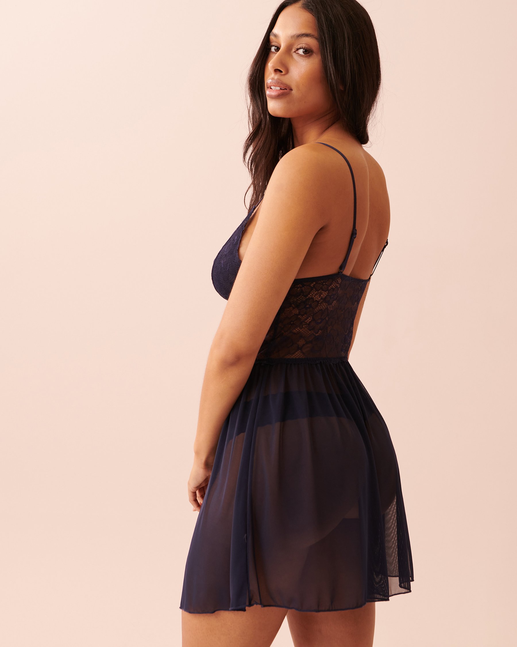 LA VIE EN ROSE Nuisette plongeante dentelle et résille Bleu minuit 60500097 - View5