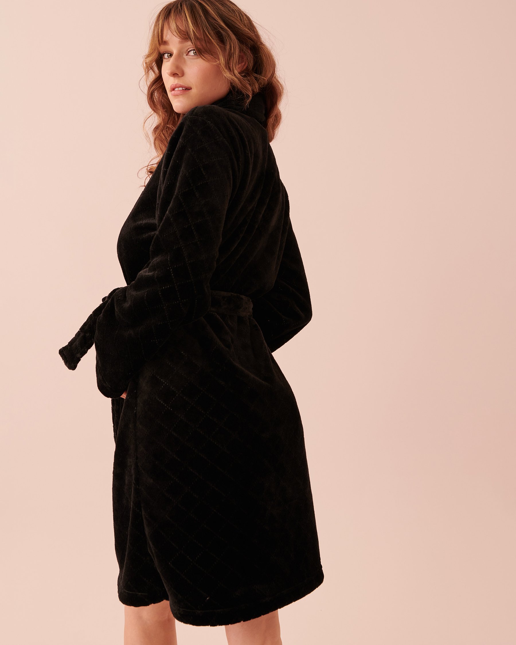 LA VIE EN ROSE Soft Plush Robe Black 40600128 - View2