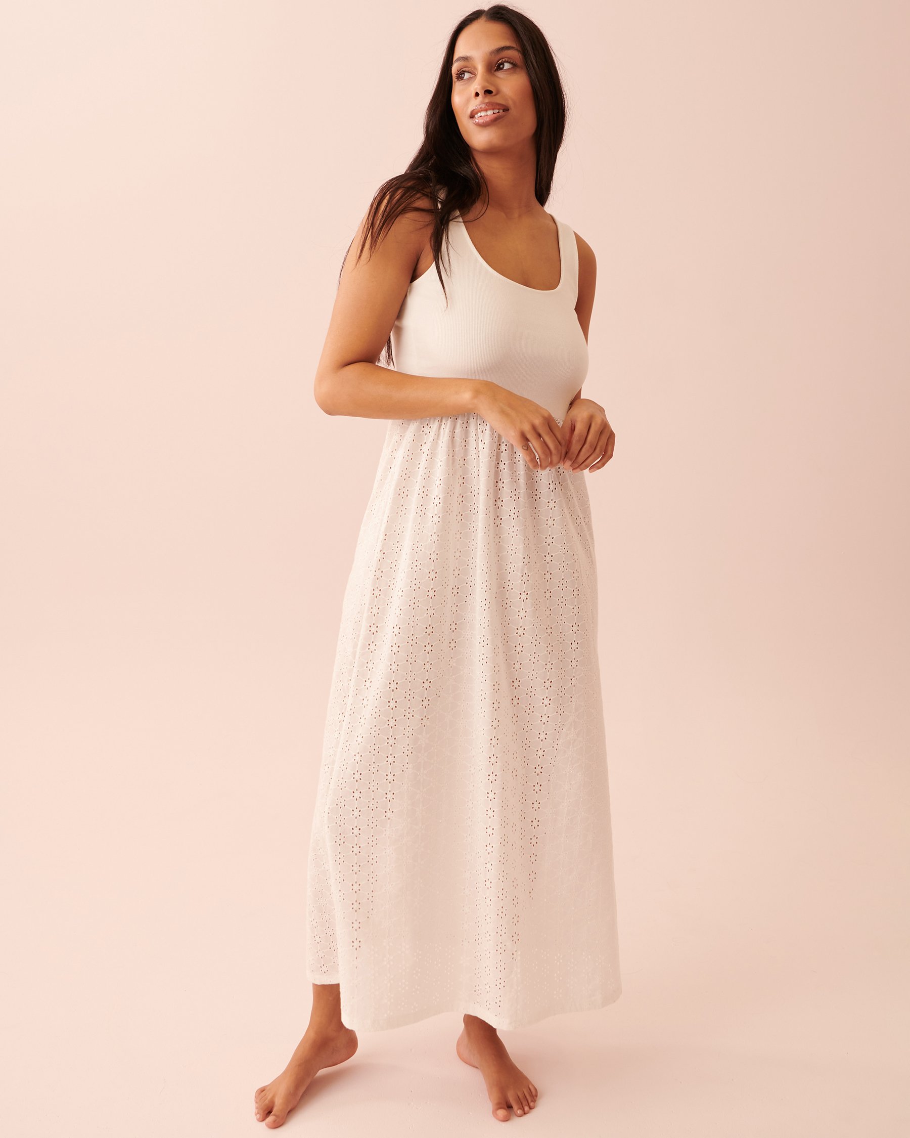 LA VIE EN ROSE Longue chemise de nuit sans manches détail œillet et côtelé Blanc neige 40500266 - Voir1