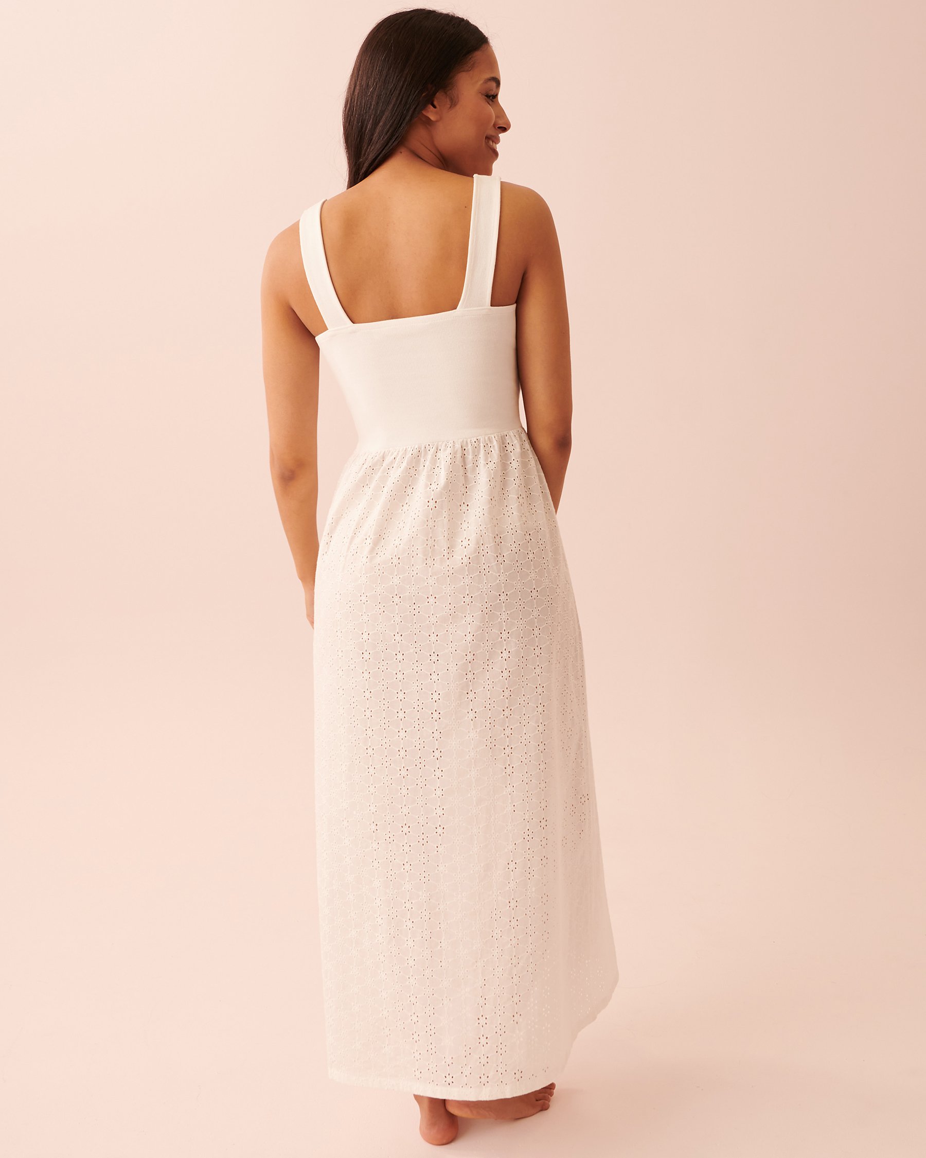 LA VIE EN ROSE Longue chemise de nuit sans manches détail œillet et côtelé Blanc neige 40500266 - Voir3