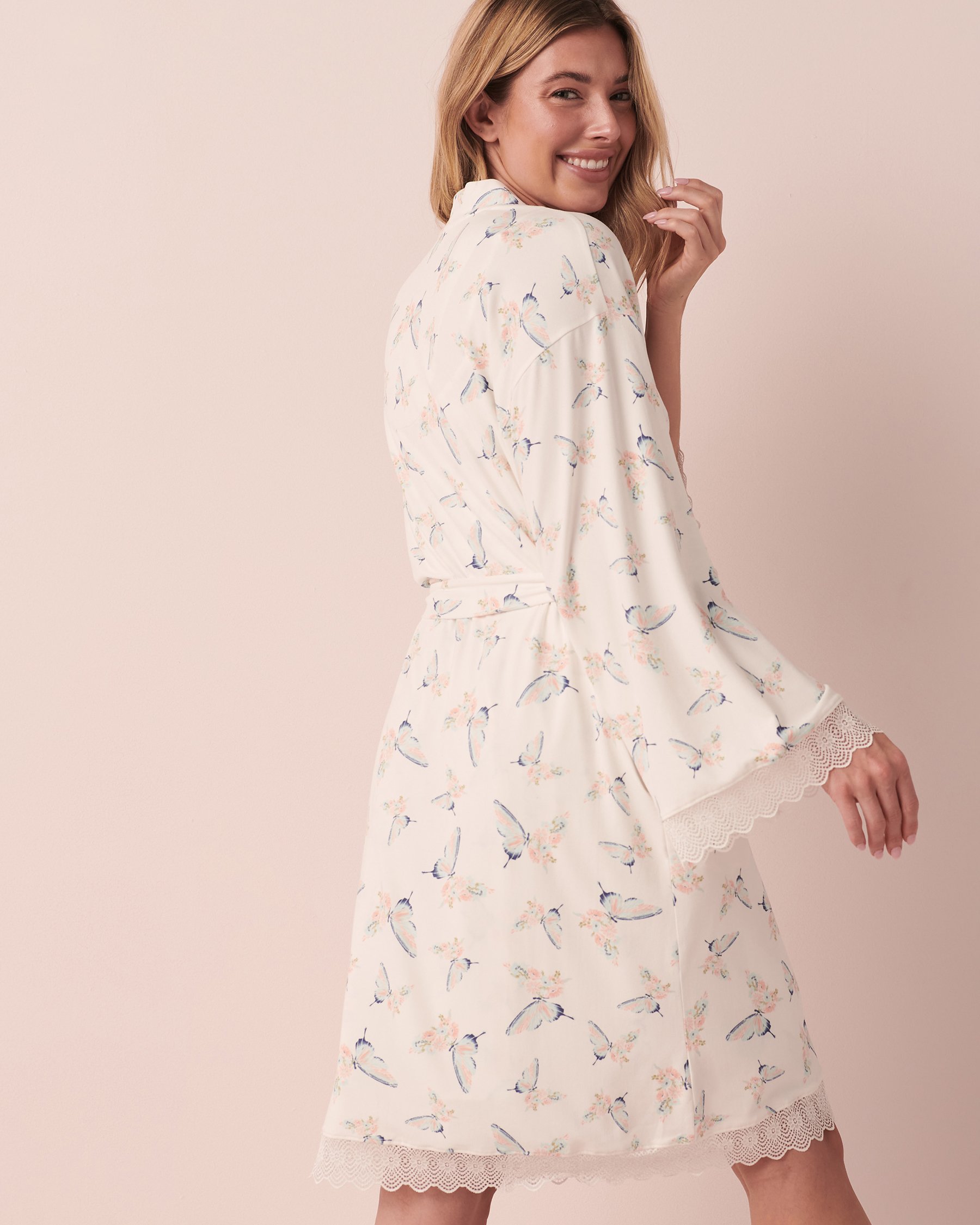 LA VIE EN ROSE Super Soft Lace Trim Kimono Flowers and butterflies 40600129 - View2