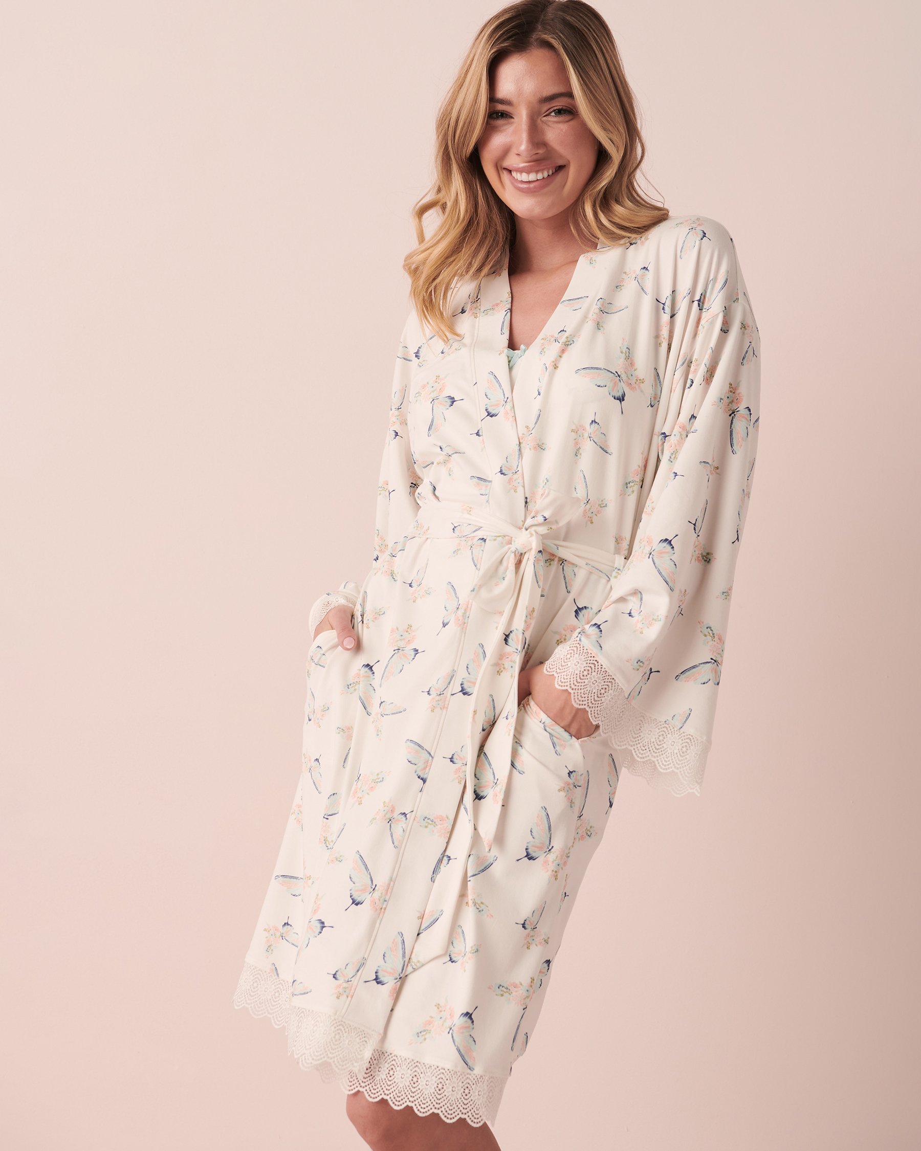 LA VIE EN ROSE Super Soft Lace Trim Kimono Flowers and butterflies 40600129 - View4