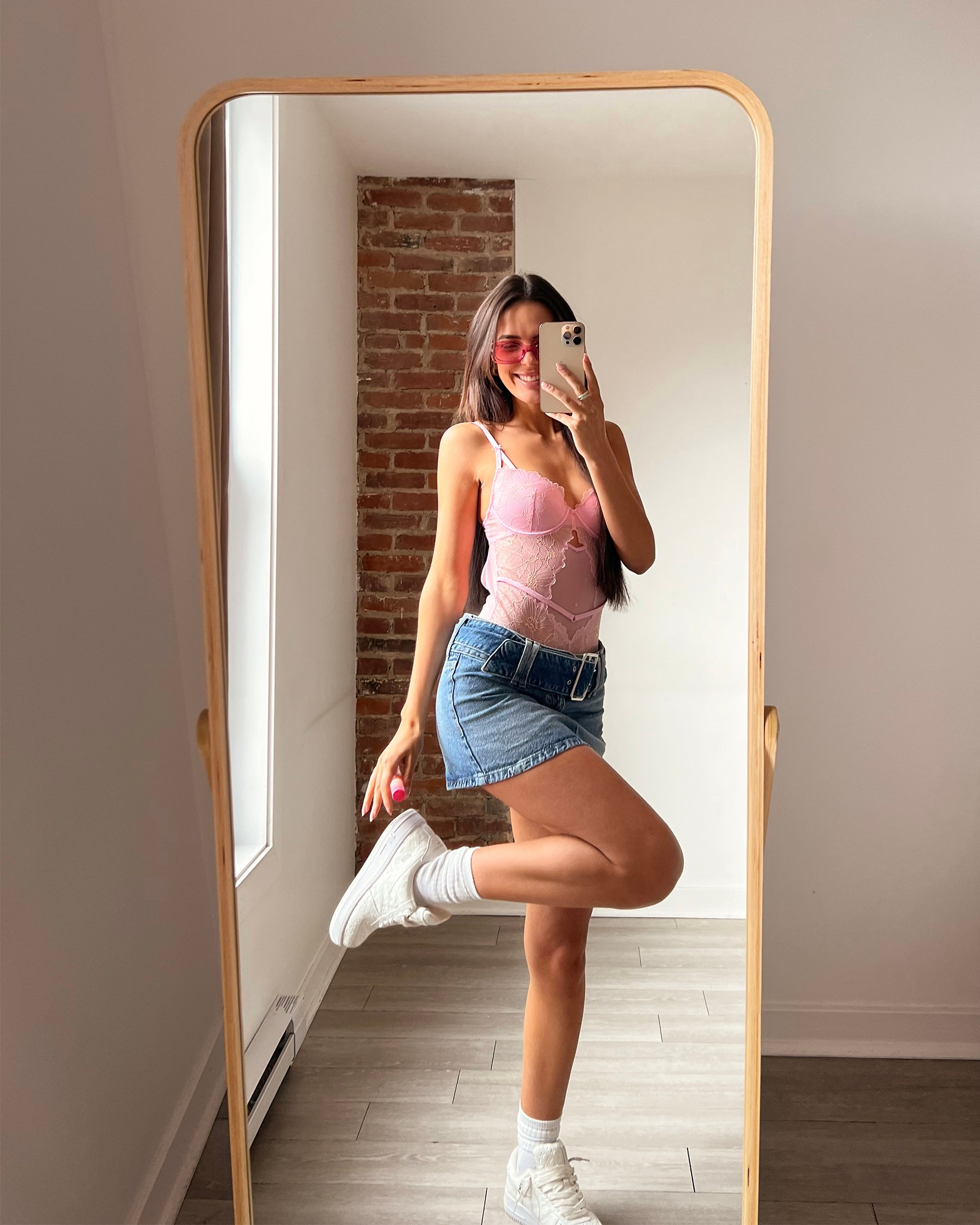 LA VIE EN ROSE Combiné dos ouvert en dentelle et résille Lilas éclatant 60300058 - Voir8