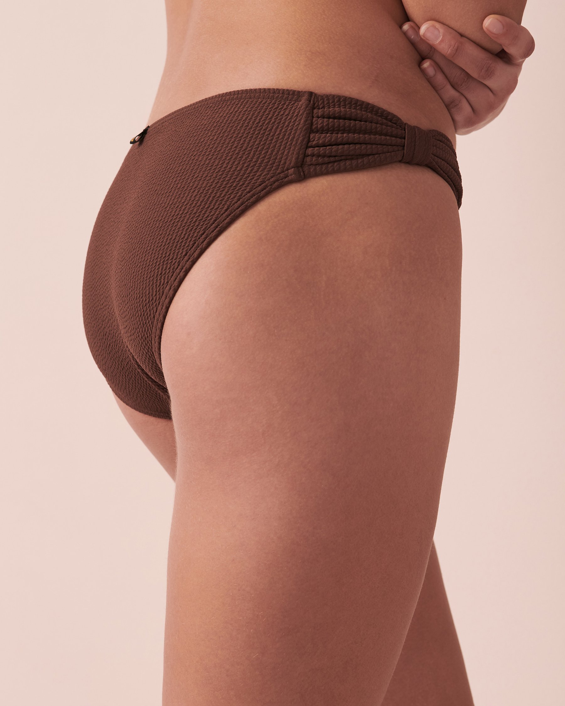 LA VIE EN ROSE AQUA Bas de bikini côtés noués TEXTURED Café velouté 70300440 - Voir2