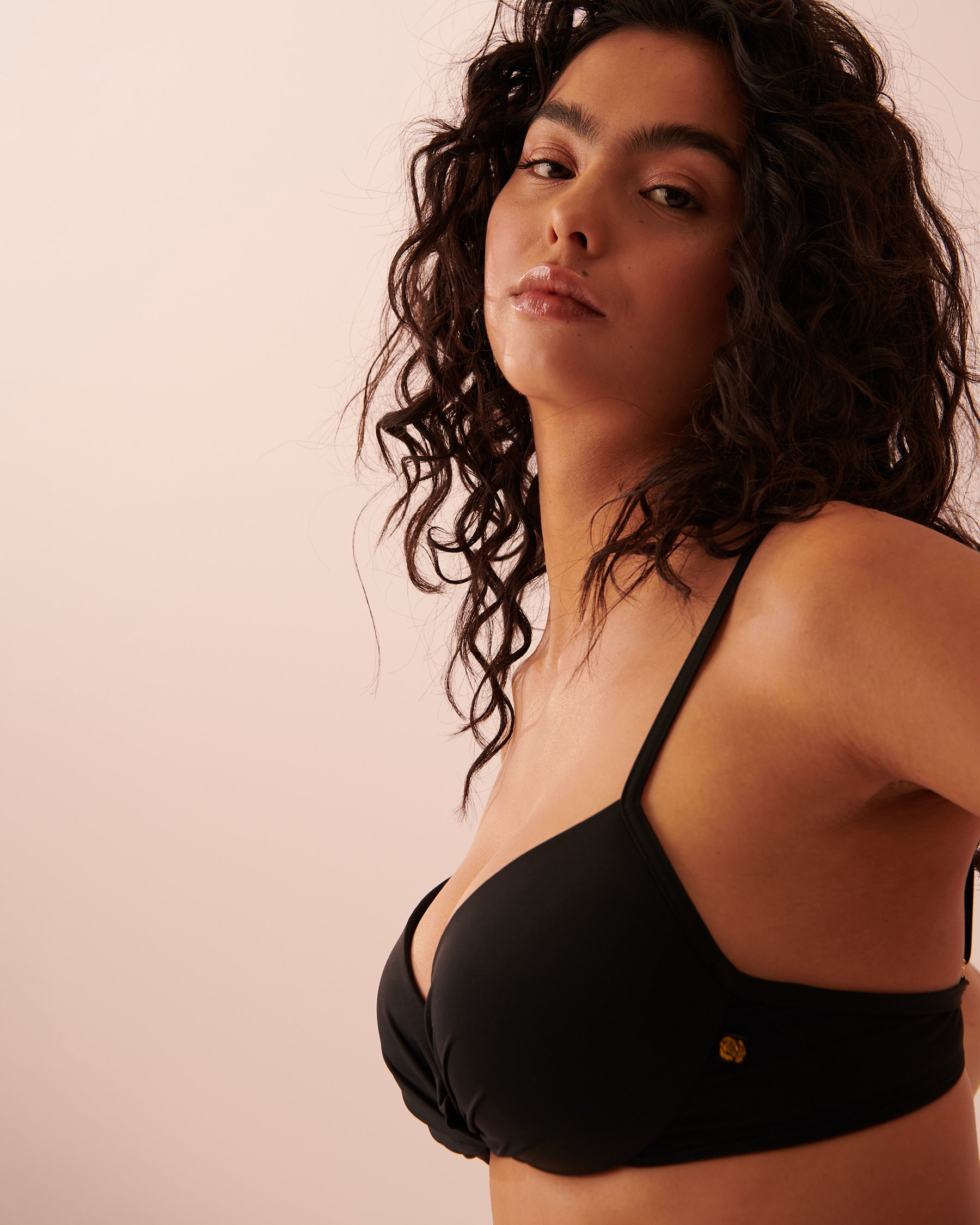 LA VIE EN ROSE AQUA SOLID Push-up Bikini Top Black 70100450 - View4