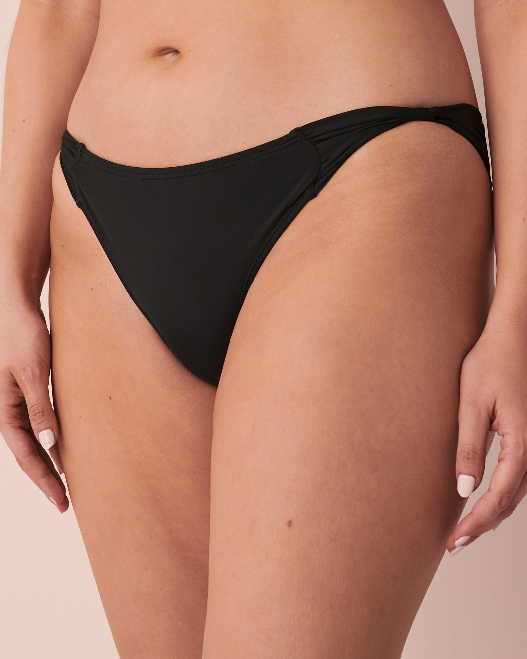 LA VIE EN ROSE AQUA SOLID Twisted Sides Bikini Bottom Black 70300452 - View4