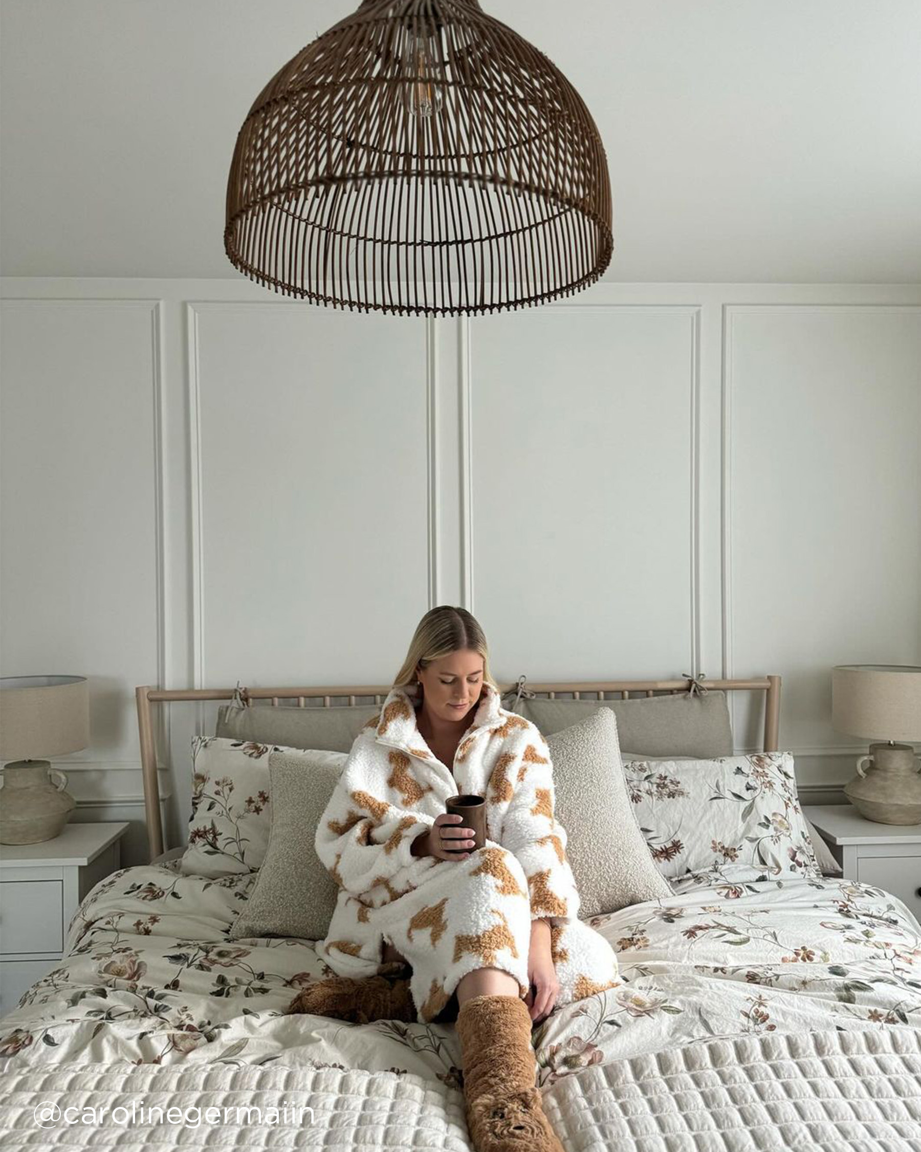 LA VIE EN ROSE Scottie Print Soft Plush Socks Salted Caramel 40700309 - View5