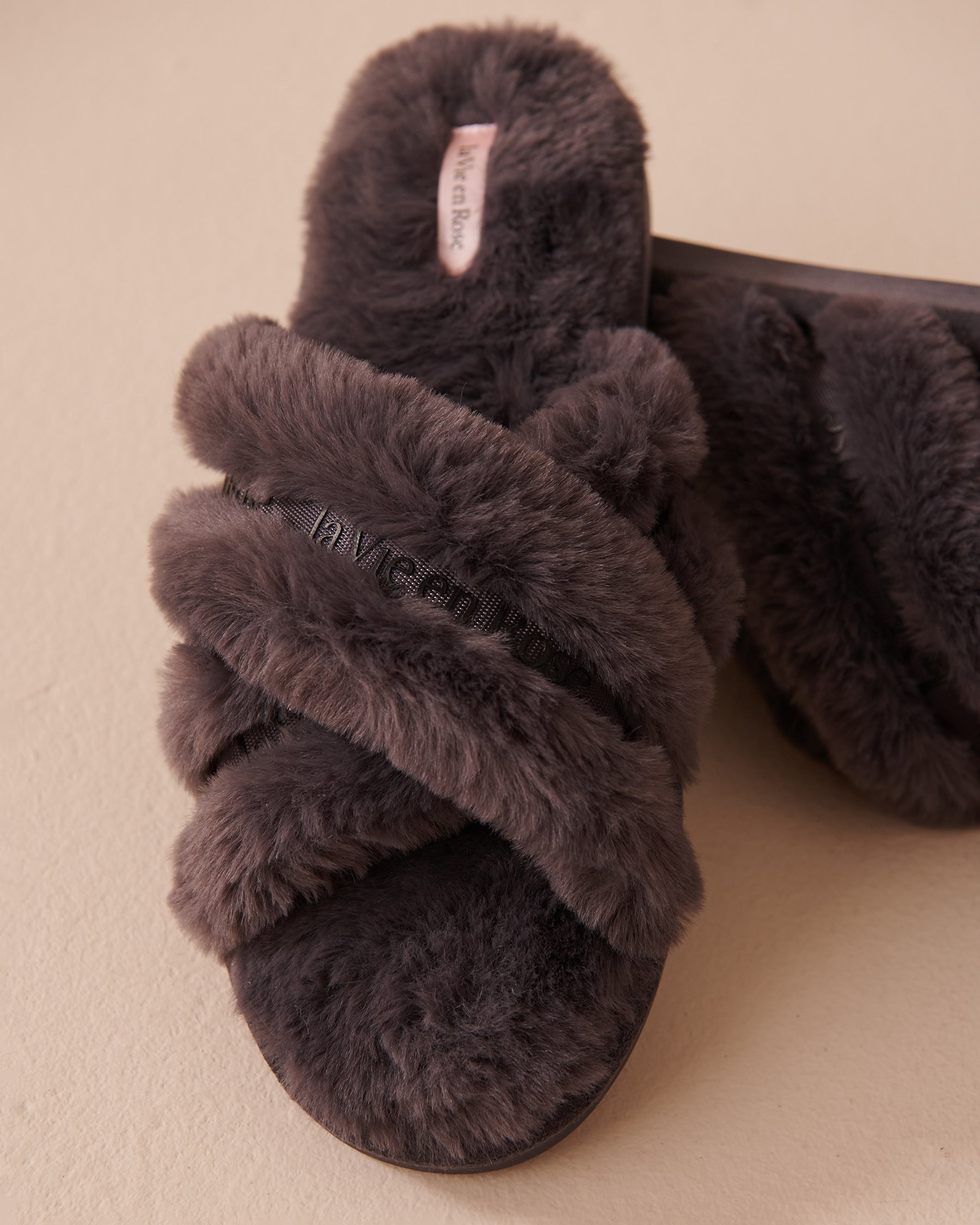 LA VIE EN ROSE Faux Fur Slippers Anthracite 40700333 - View3