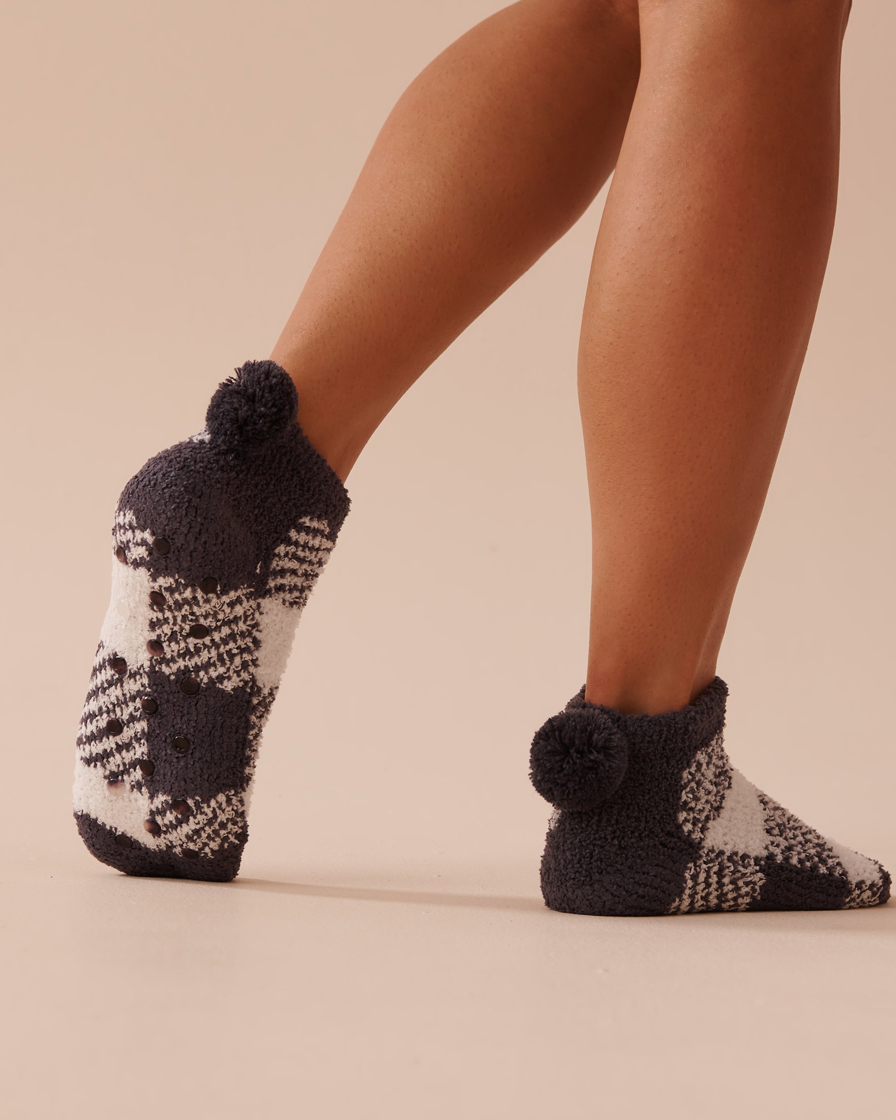 LA VIE EN ROSE Pompom Soft Plush Socks Anthracite 40700338 - View2