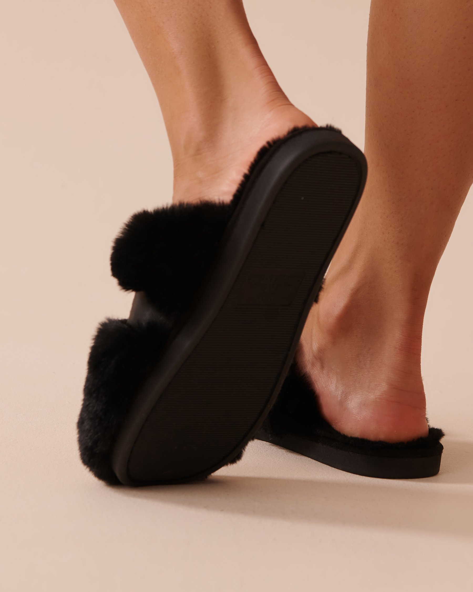 LA VIE EN ROSE Faux Fur Crossed Slippers Black 40700335 - View2
