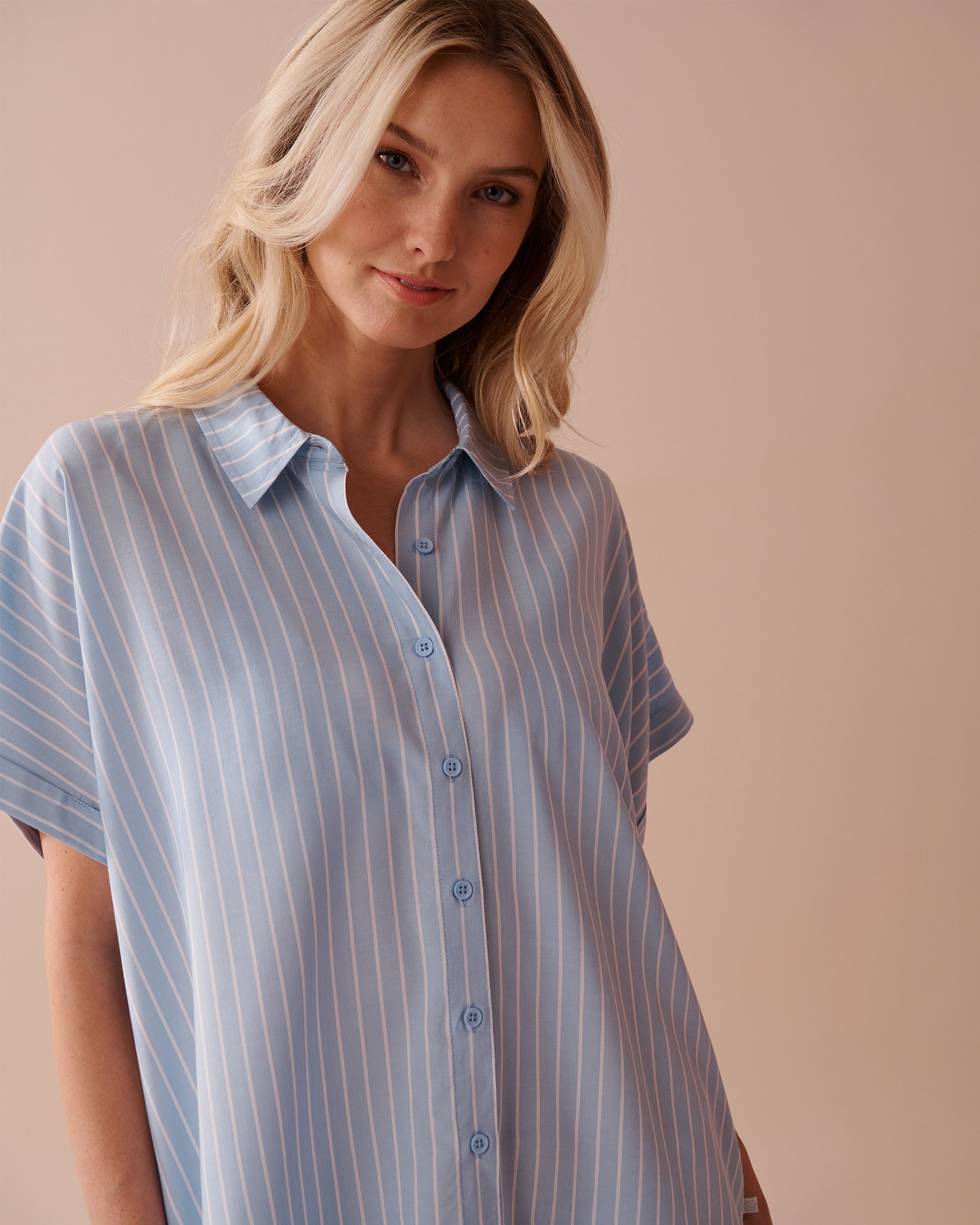 LA VIE EN ROSE AQUA Chemisier de plage à manches courtes Rayures bleues pâles 80300095 - View4