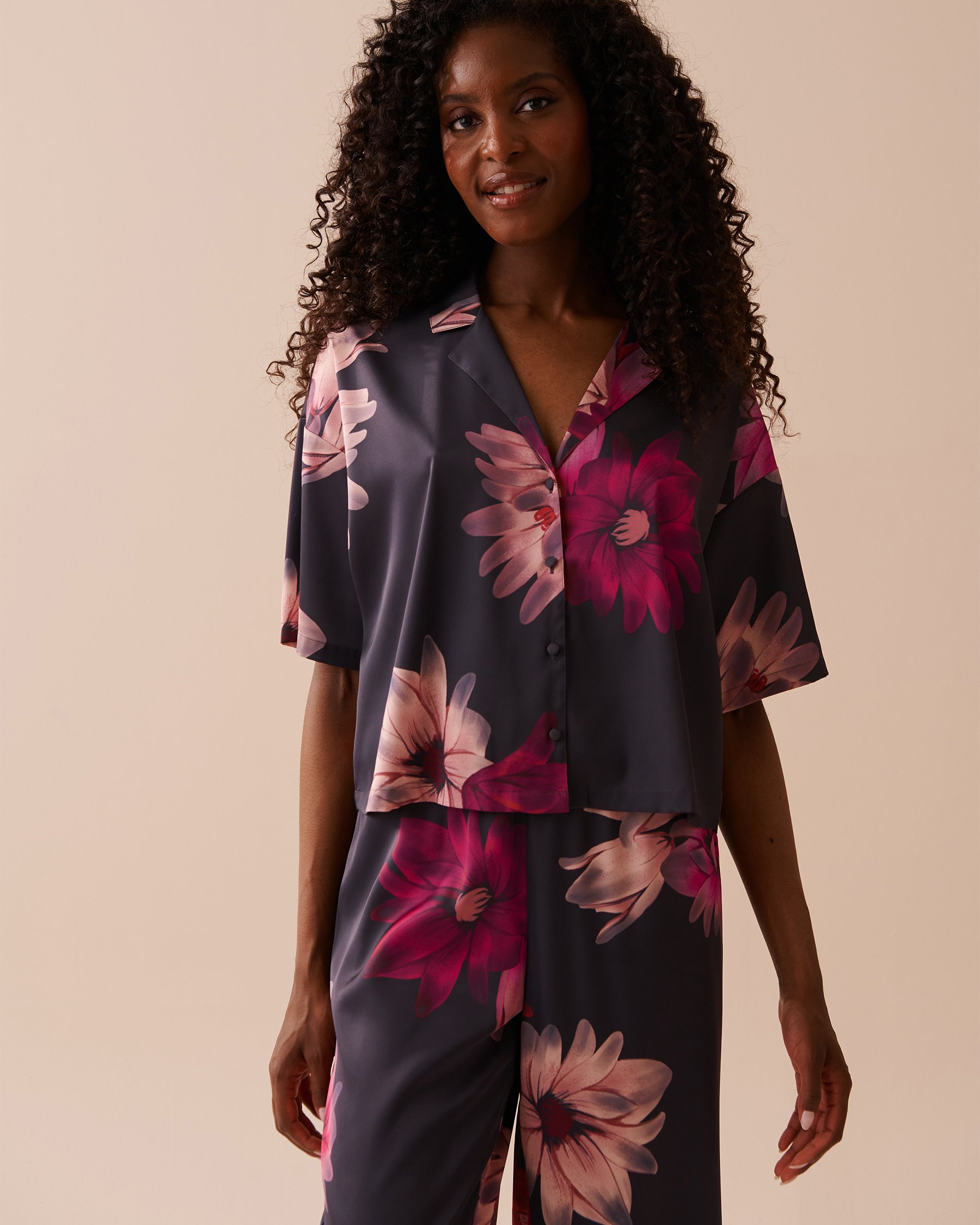 LA VIE EN ROSE Floral Print Satin Short Sleeve Button-down Shirt Secret Garden 60100107 - View4