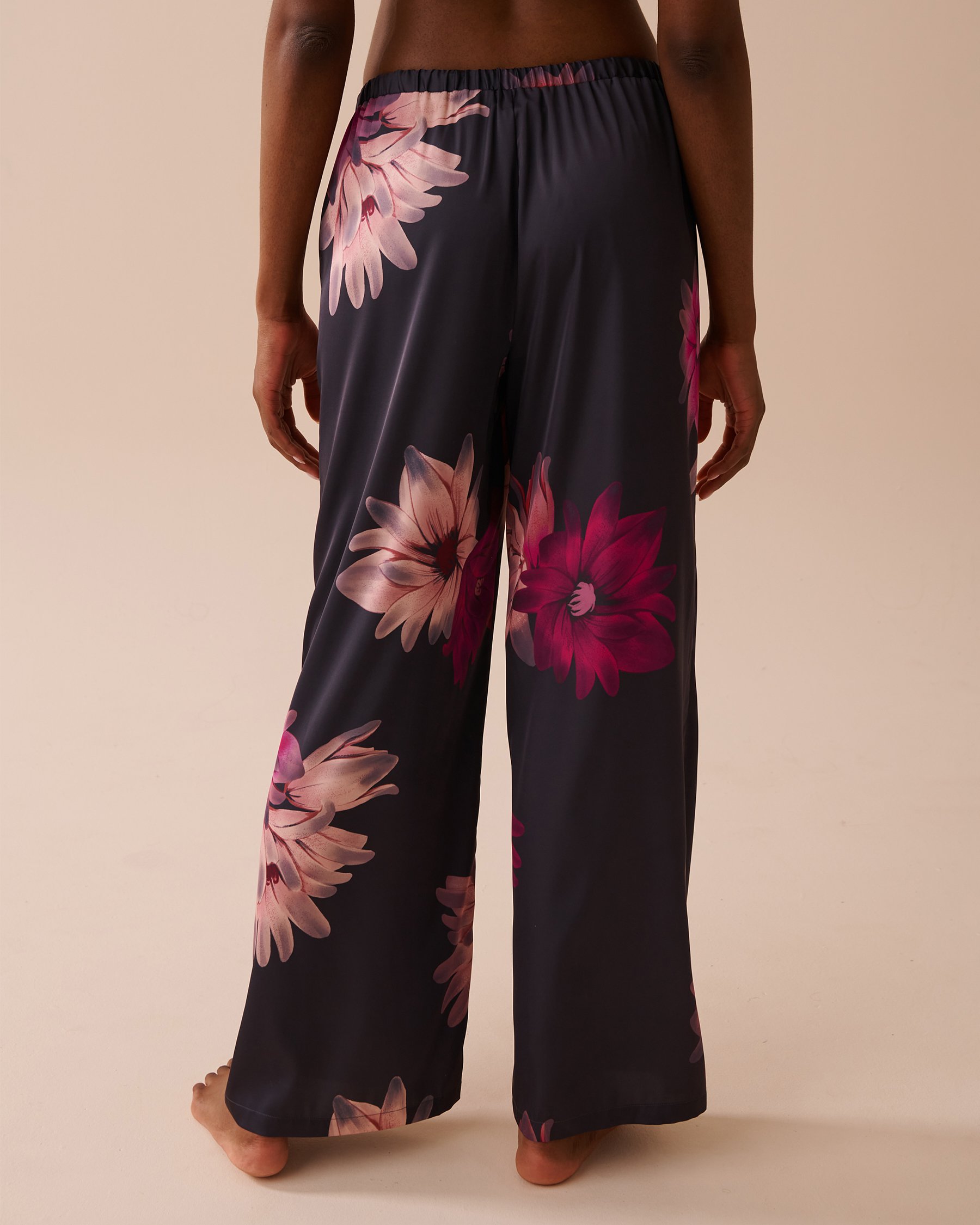 LA VIE EN ROSE Floral Print Satin Pants Secret Garden 60200102 - View3