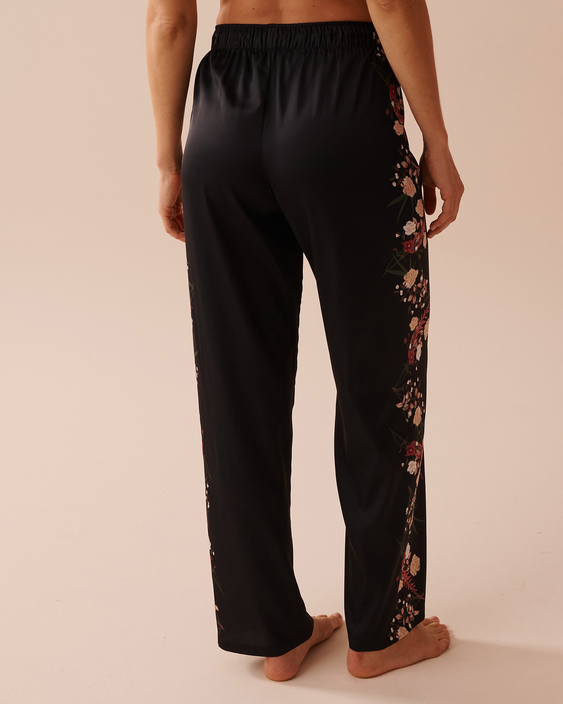 LA VIE EN ROSE Black Bouquet Satin Pants Black Bouquet 60200103 - View3