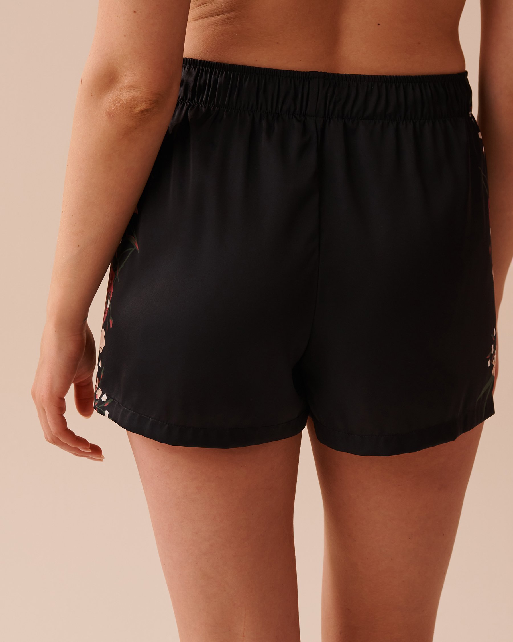LA VIE EN ROSE Black Bouquet Satin Shorts Black Bouquet 60200104 - View3