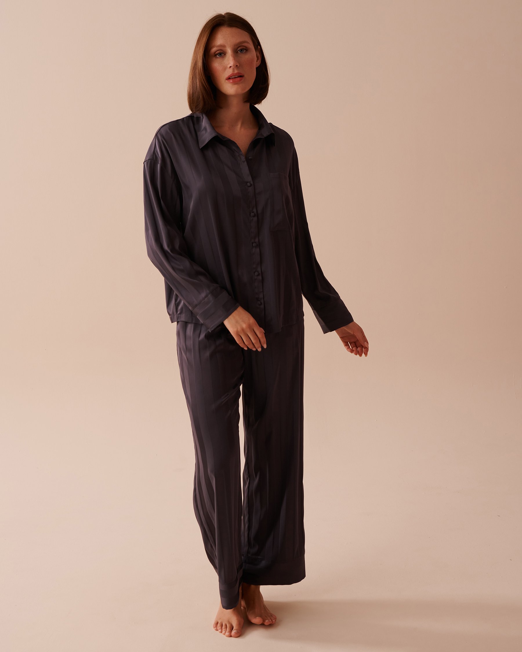 LA VIE EN ROSE Ensemble pyjama en satin jacquard à rayures Anthracite 60400041 - View1