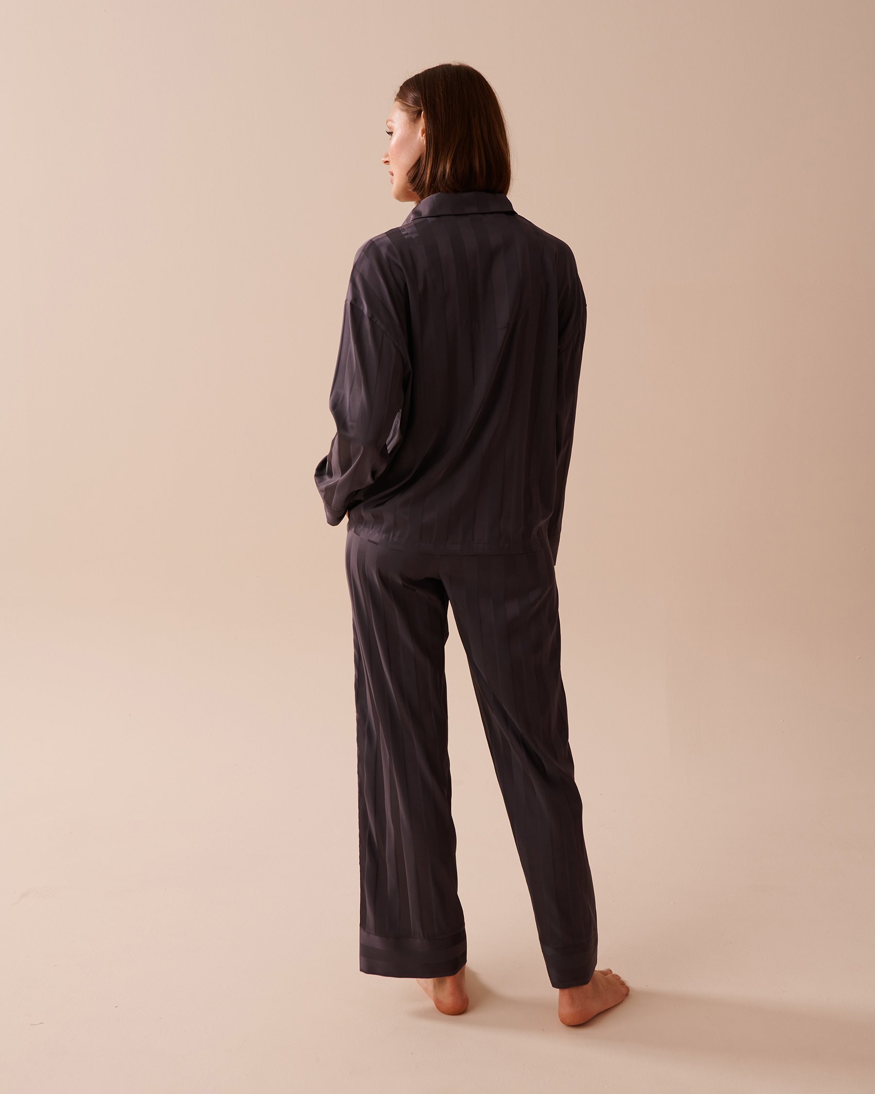 LA VIE EN ROSE Ensemble pyjama en satin jacquard à rayures Anthracite 60400041 - View2