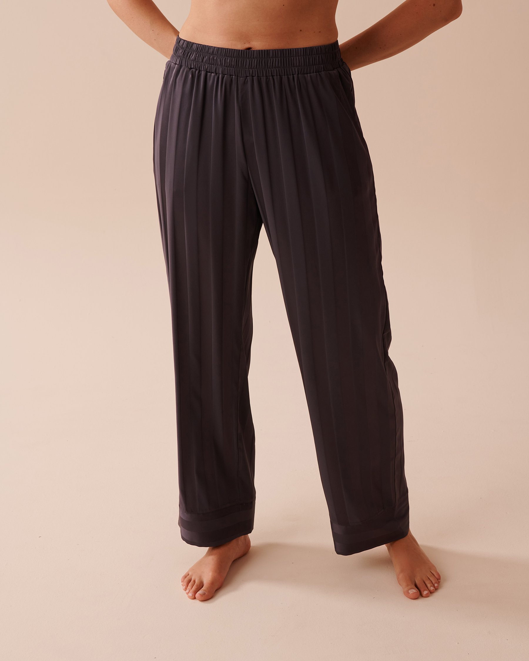 LA VIE EN ROSE Ensemble pyjama en satin jacquard à rayures Anthracite 60400041 - View5