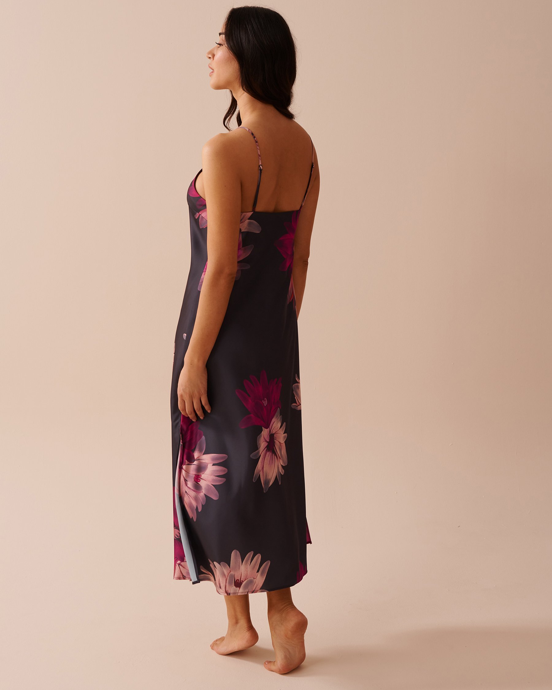 LA VIE EN ROSE Nuisette longue en satin à imprimé floral Jardin secret 60500150 - Voir2