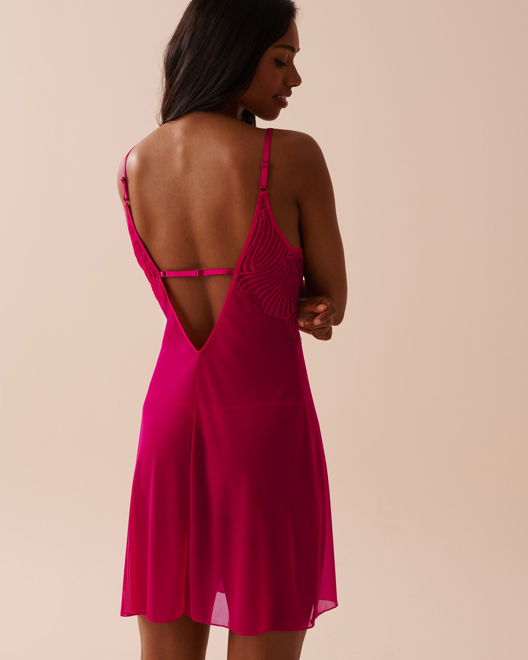 LA VIE EN ROSE Nuisette plongeante résille et dentelle Rouge framboise 60500154 - Voir2