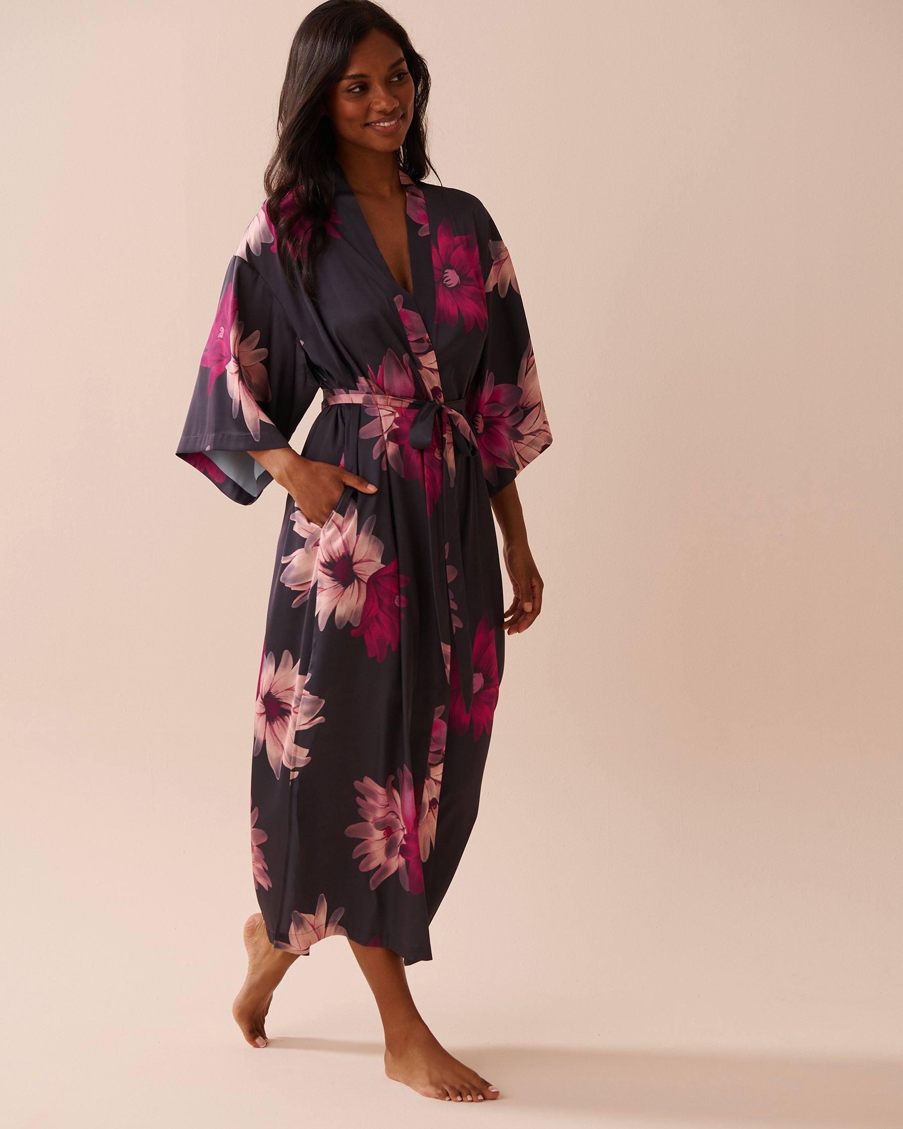 LA VIE EN ROSE Floral Print Long Satin Kimono Secret Garden 60600079 - View2