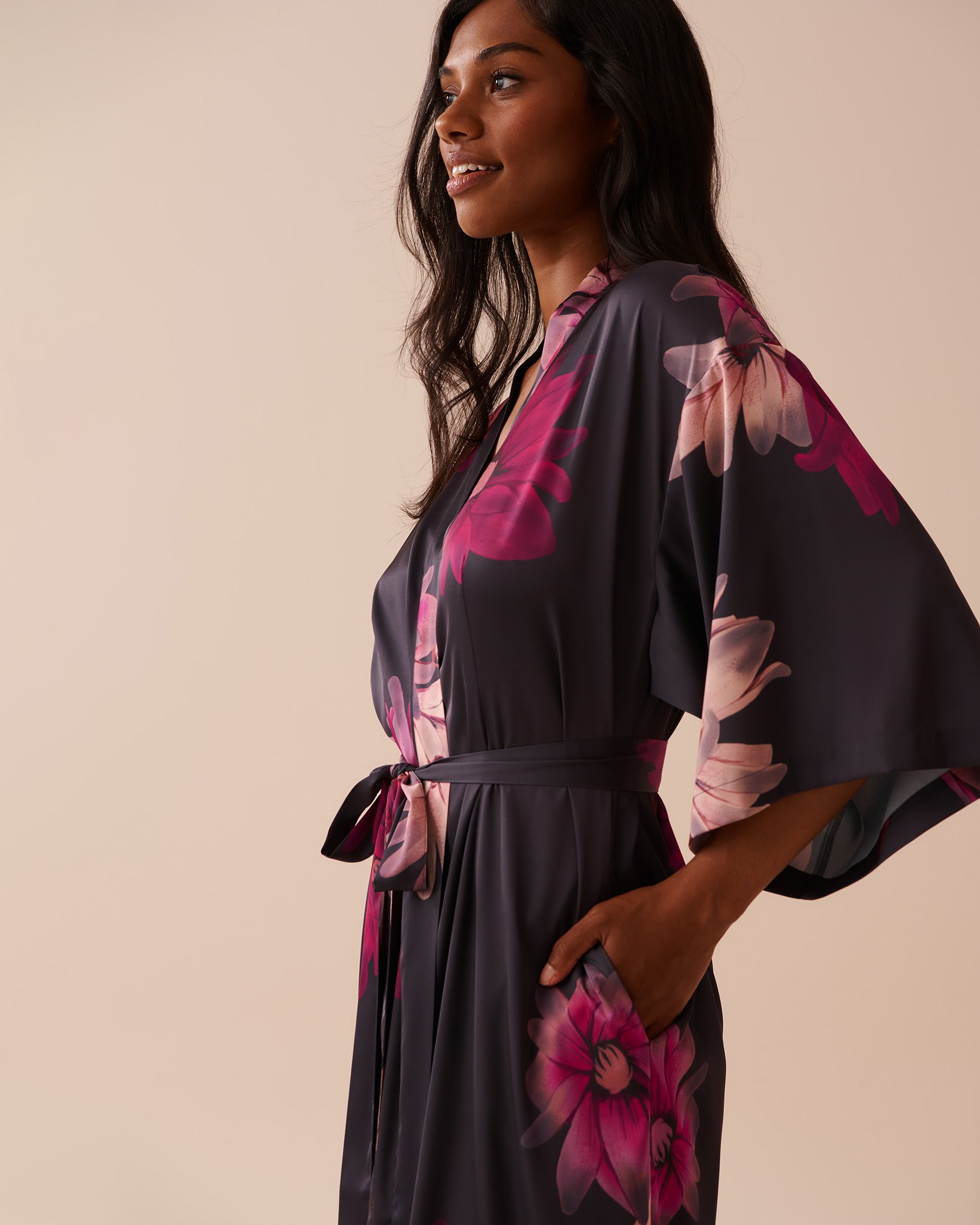 LA VIE EN ROSE Floral Print Long Satin Kimono Secret Garden 60600079 - View4