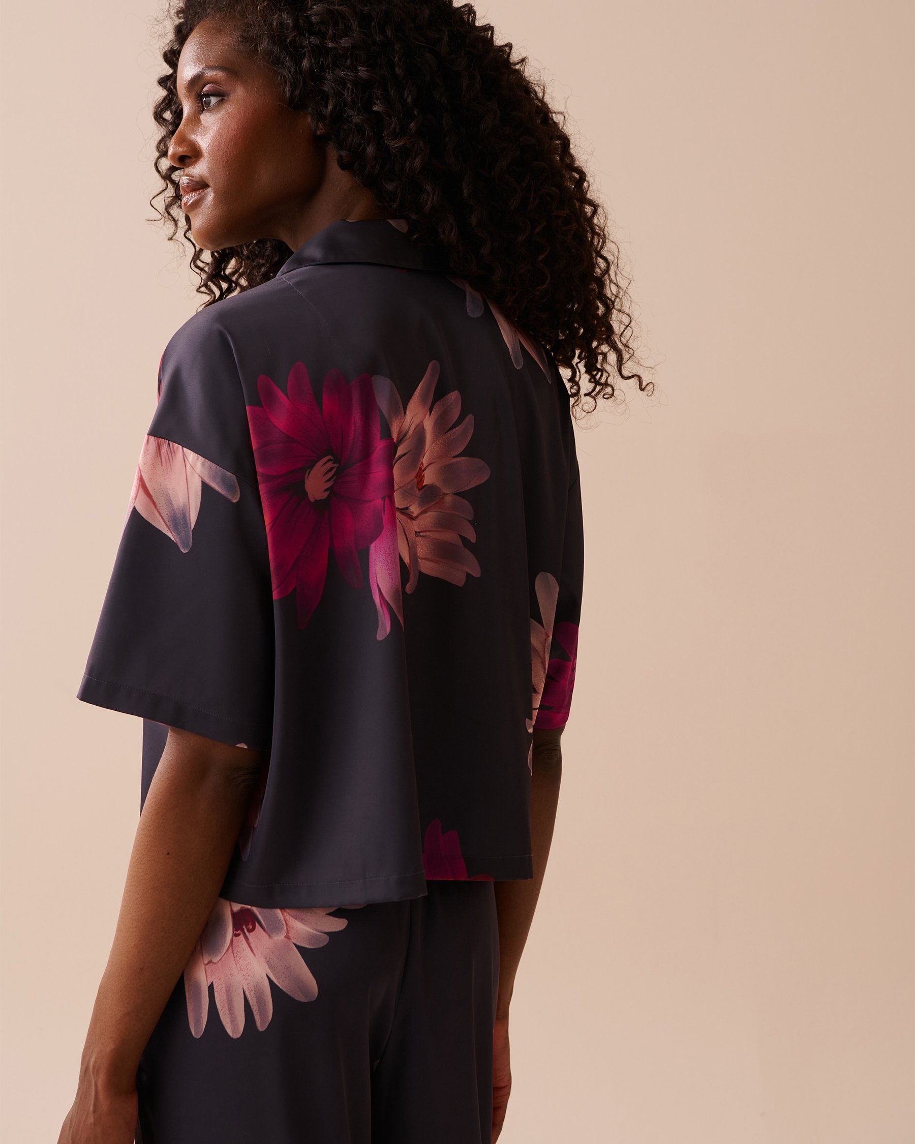 LA VIE EN ROSE Floral Print Satin Short Sleeve Button-down Shirt Secret Garden 60100107 - View3