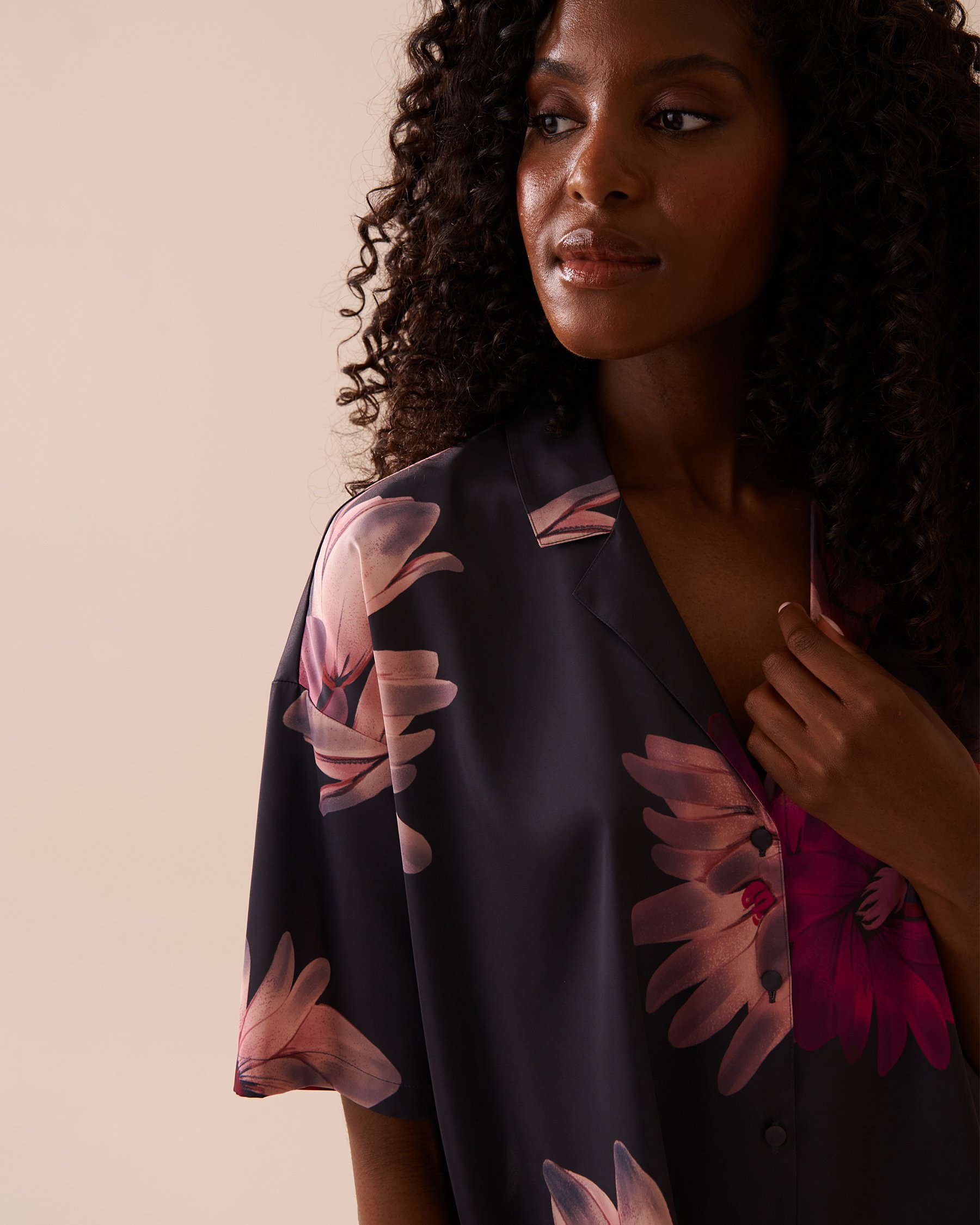 LA VIE EN ROSE Floral Print Satin Short Sleeve Button-down Shirt Secret Garden 60100107 - View5