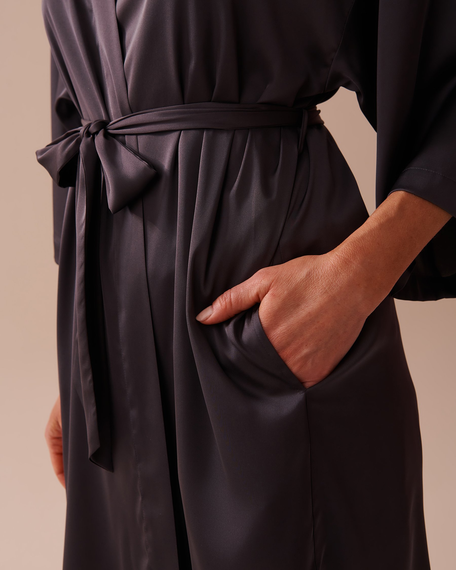 LA VIE EN ROSE Satin Kimono Anthracite 60600078 - View3