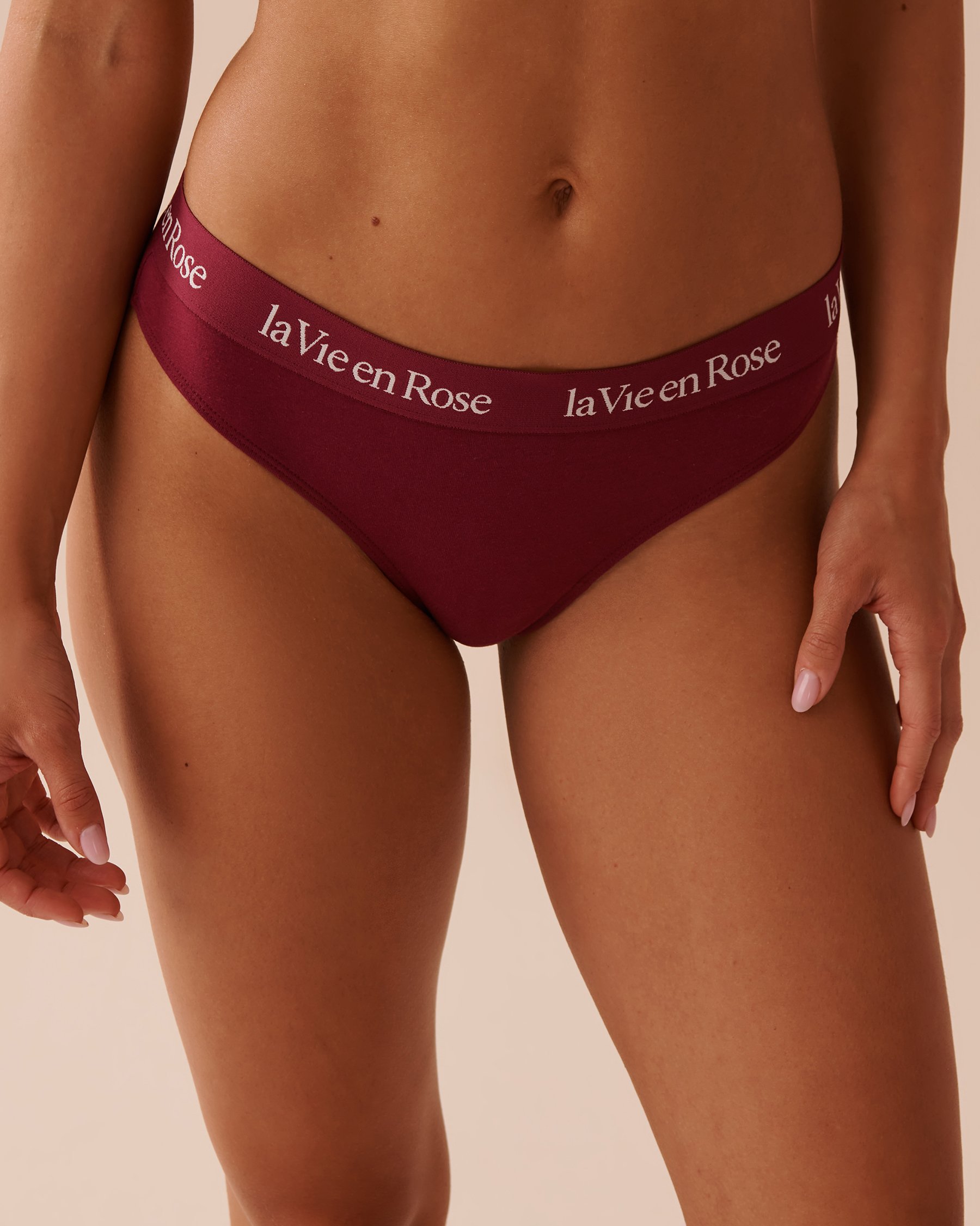 LA VIE EN ROSE Cotton and Logo Elastic Band Thong Panty Plum 20100475 - View1