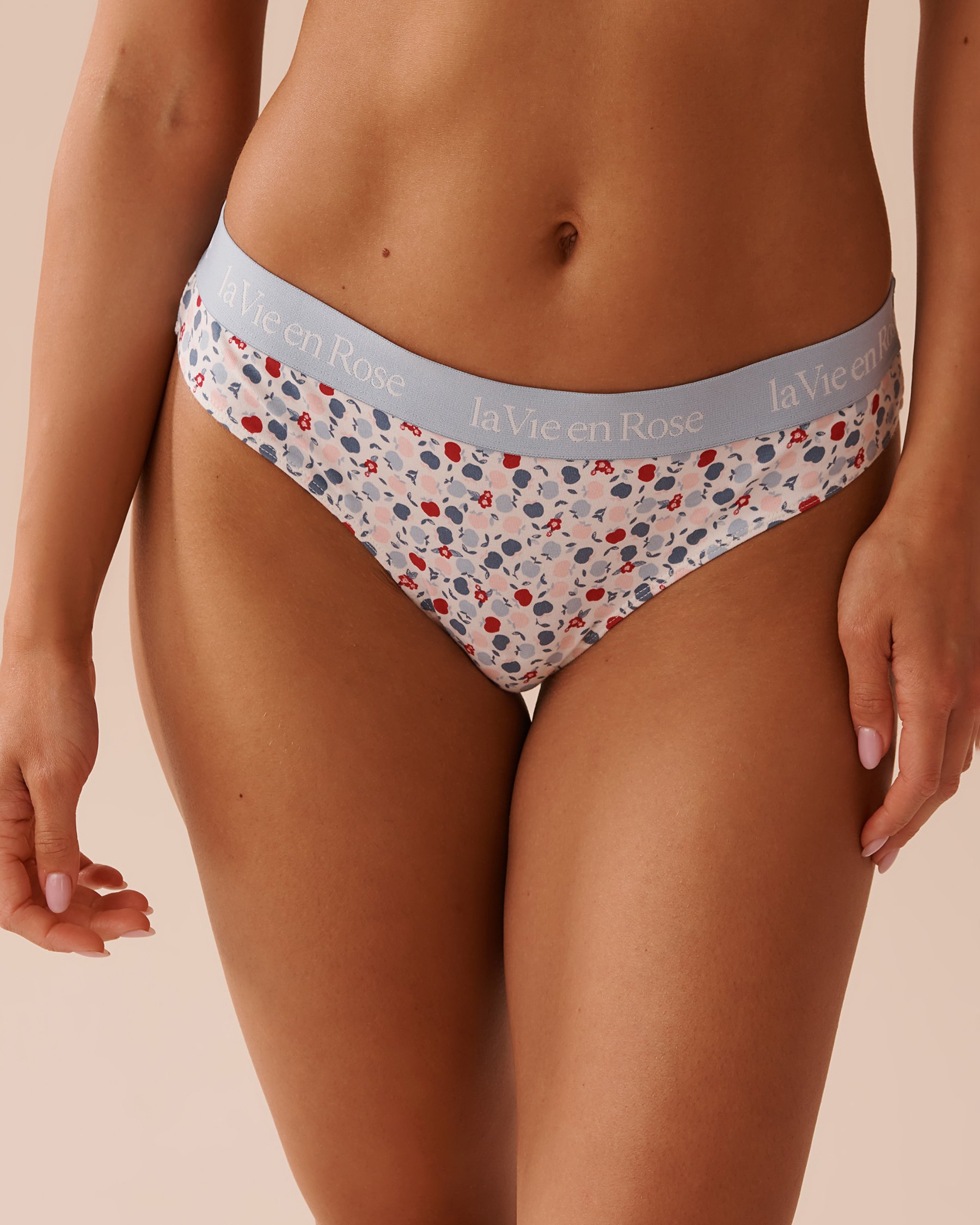 LA VIE EN ROSE Cotton and Logo Elastic Band Thong Panty Small Apple Print 20100475 - View1
