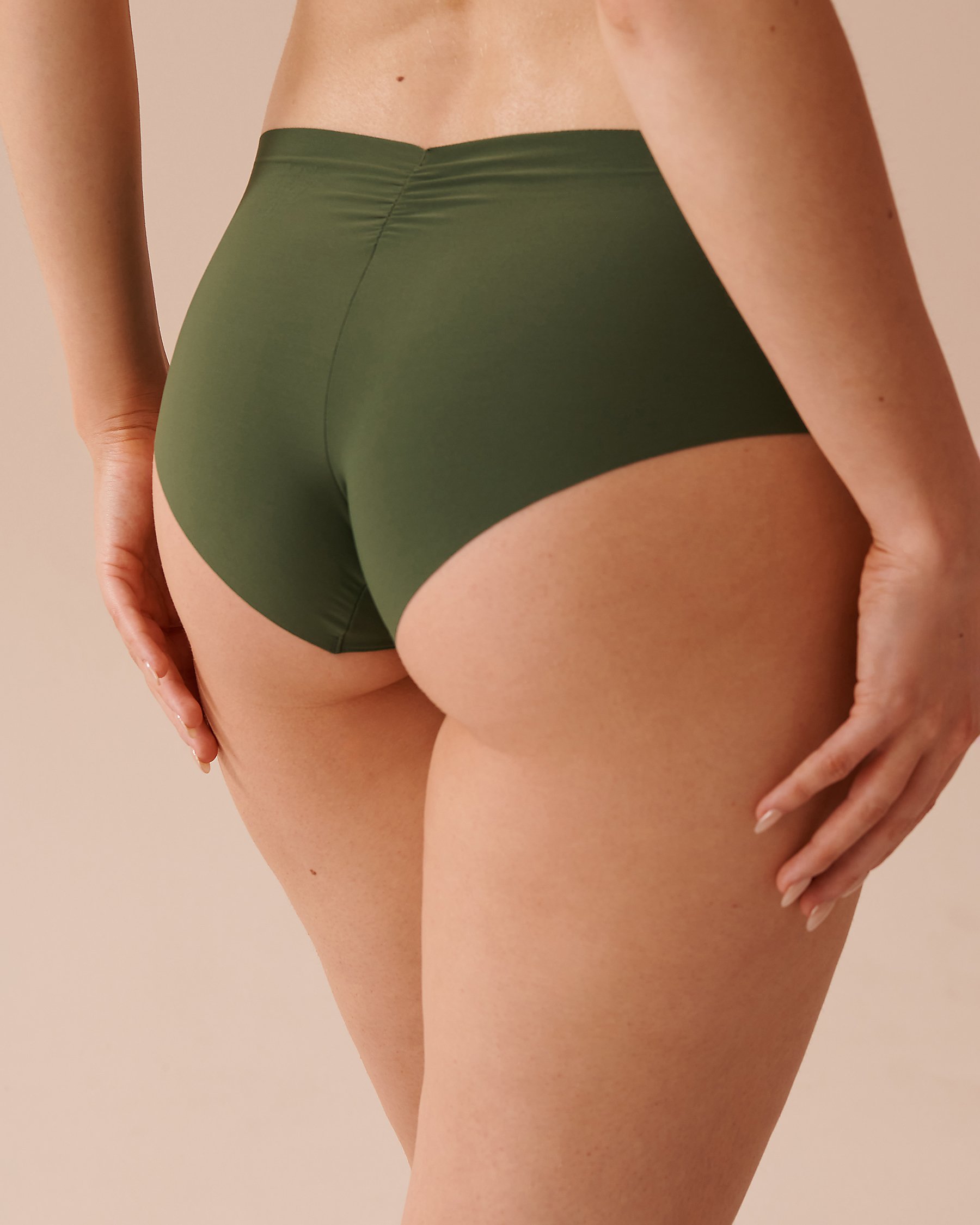 LA VIE EN ROSE Microfiber Invisible Hiphugger Panty Thyme Green 20200517 - View2