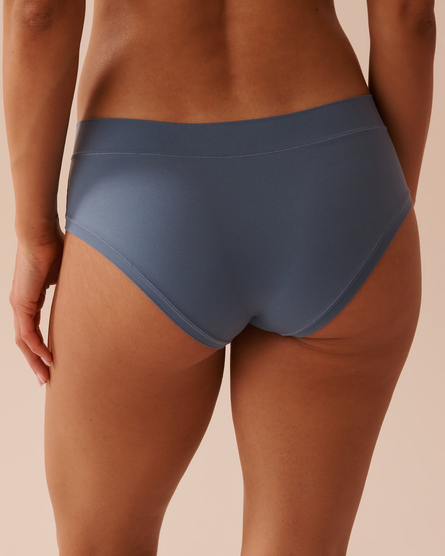 LA VIE EN ROSE Perfect Fit Hiphugger Panty Misty Blue 20200500 - View2