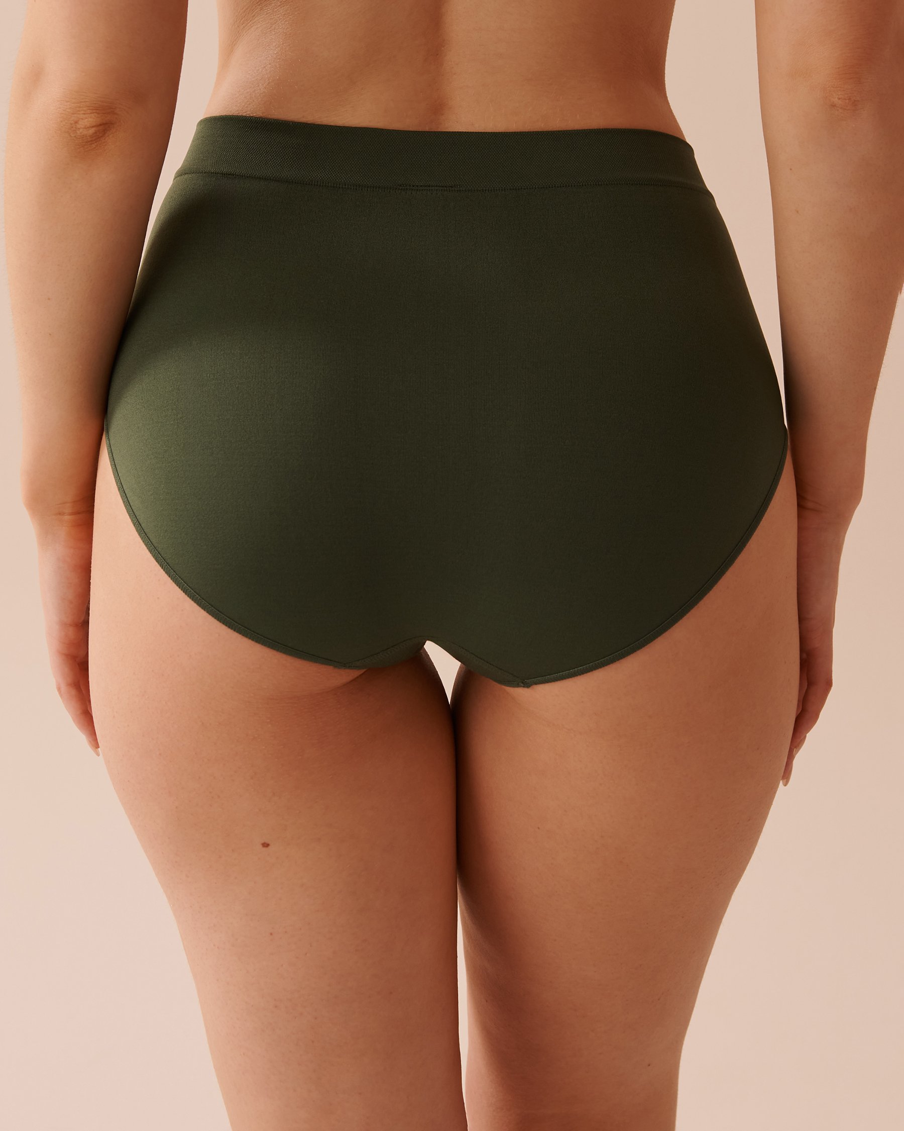 LA VIE EN ROSE Seamless Fabric High Waist Bikini Panty Thyme Green 20200511 - View2