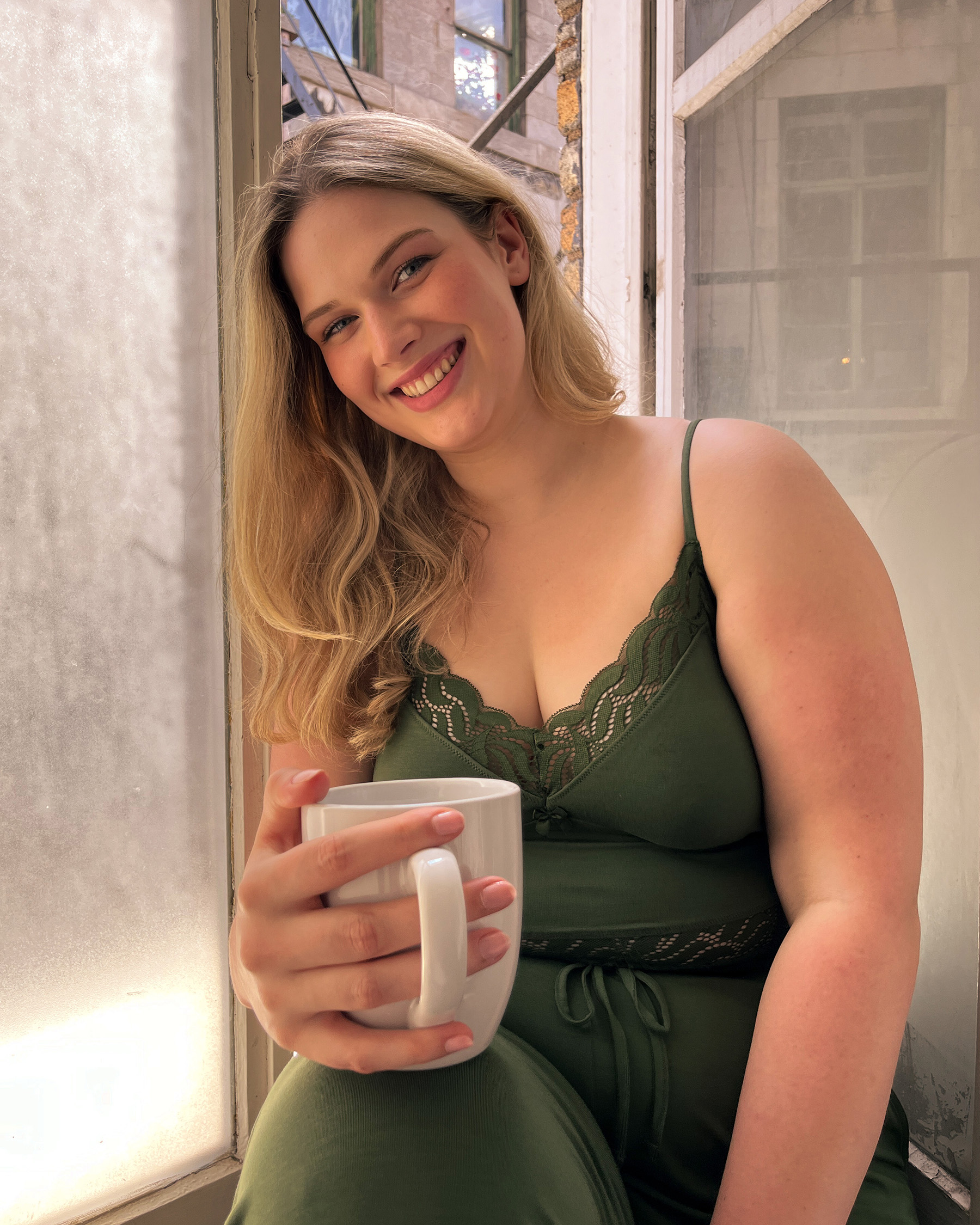 LA VIE EN ROSE Lace Detail Modal Crop Cami Thyme Green 40100606 - View4