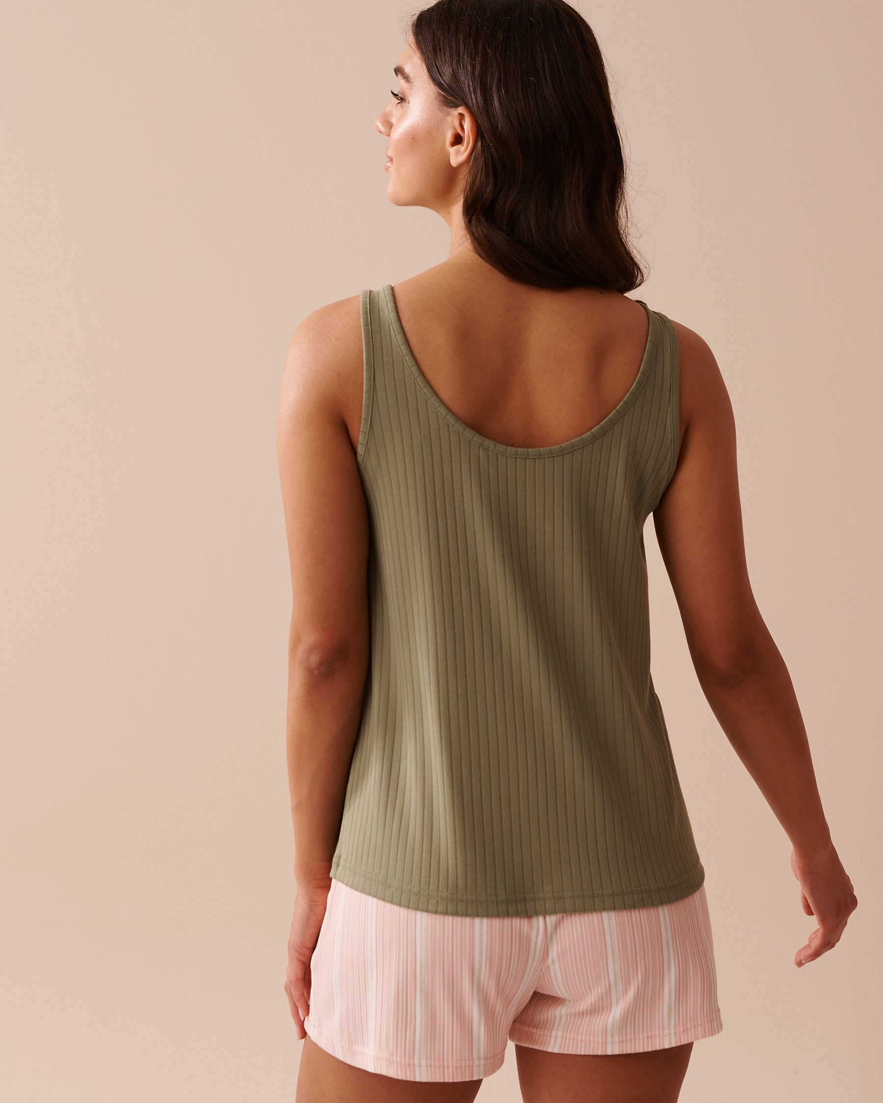 LA VIE EN ROSE Camisole en jersey côtelé imprimé mouton Vert olive 40100592 - View5